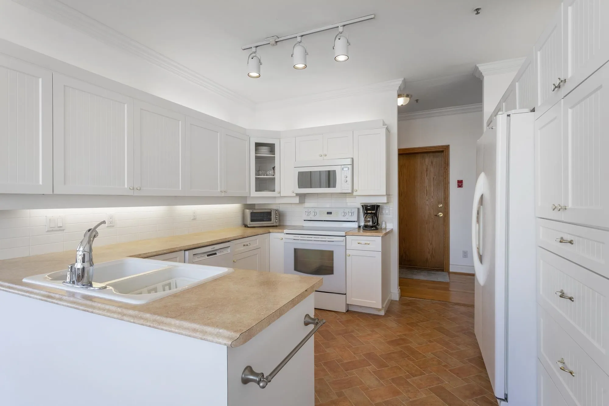 405 3777 W 8th Avenue