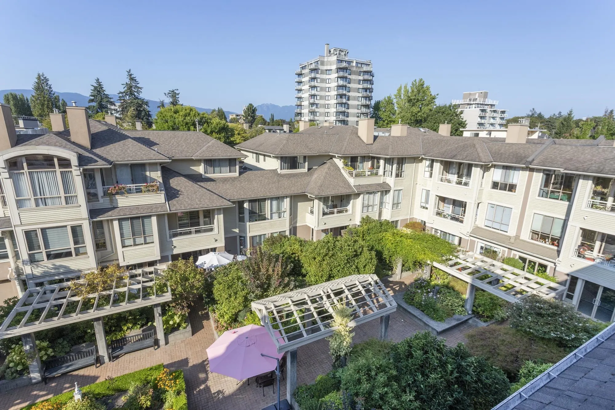 405 3777 W 8th Avenue