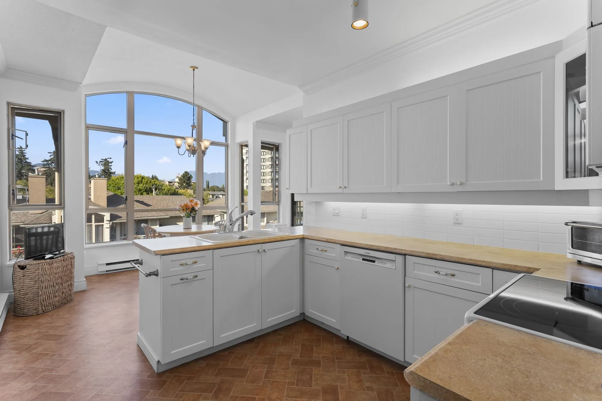 405 3777 W 8th Avenue