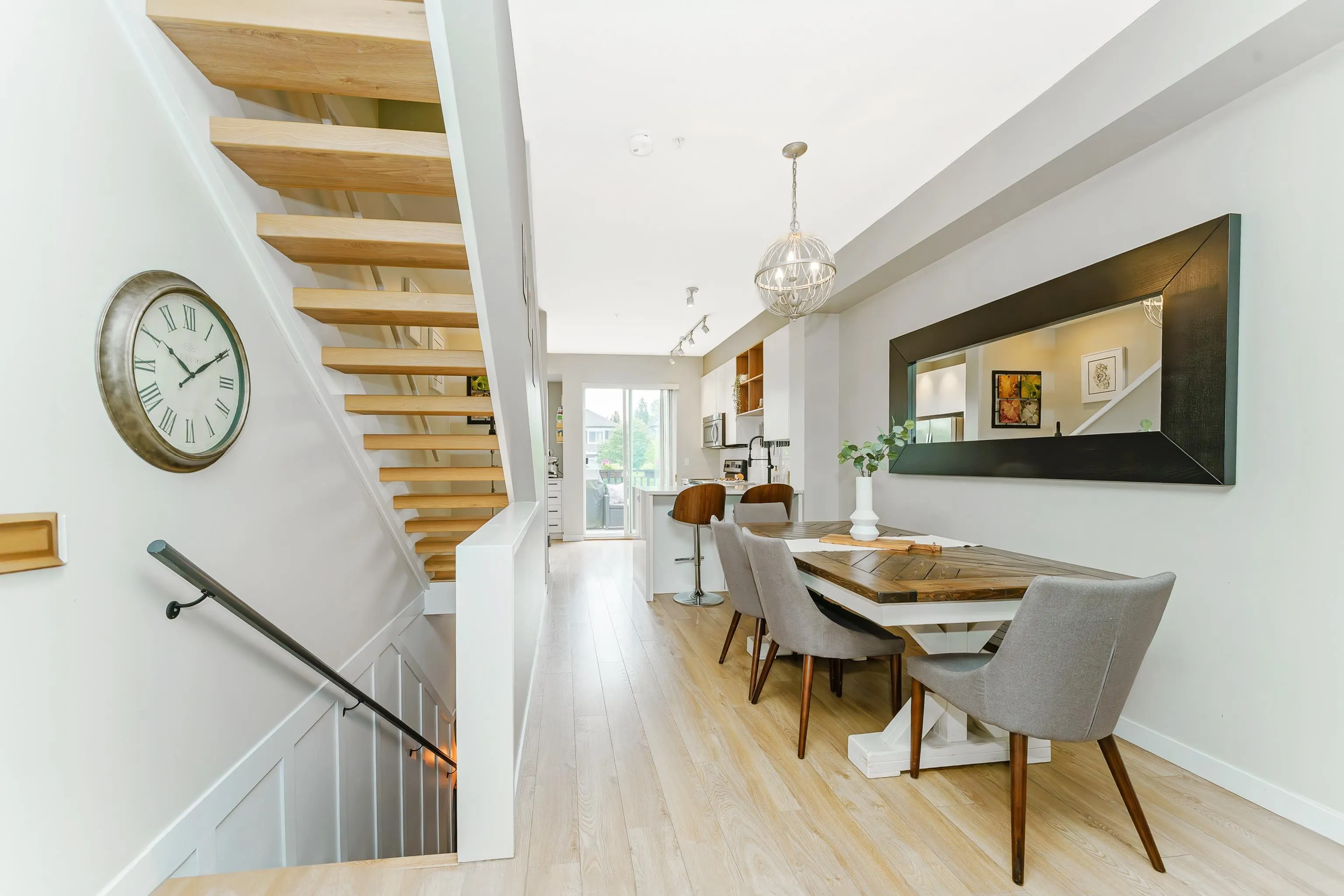 5 10974 Barnston View Road
