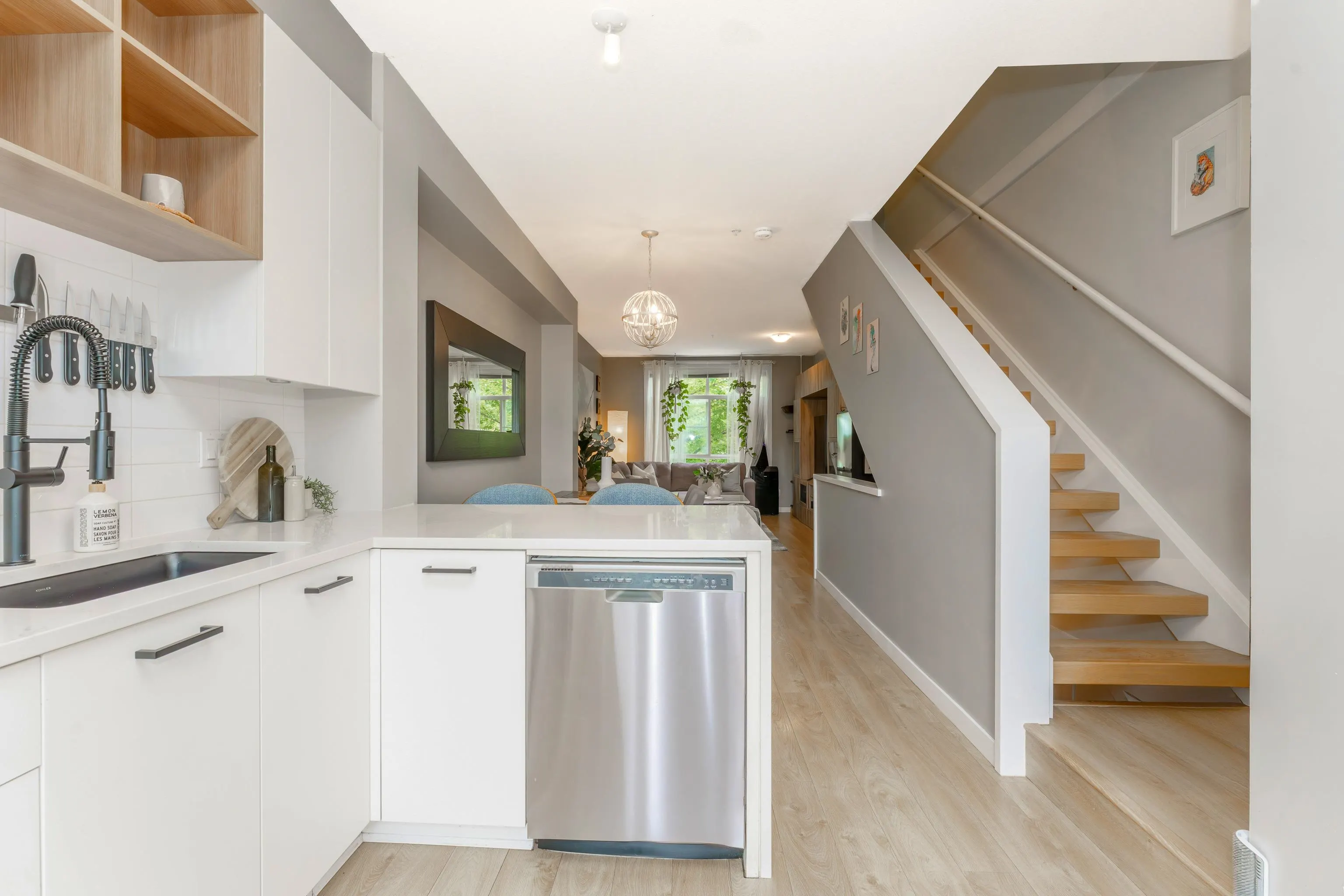 5 10974 Barnston View Road