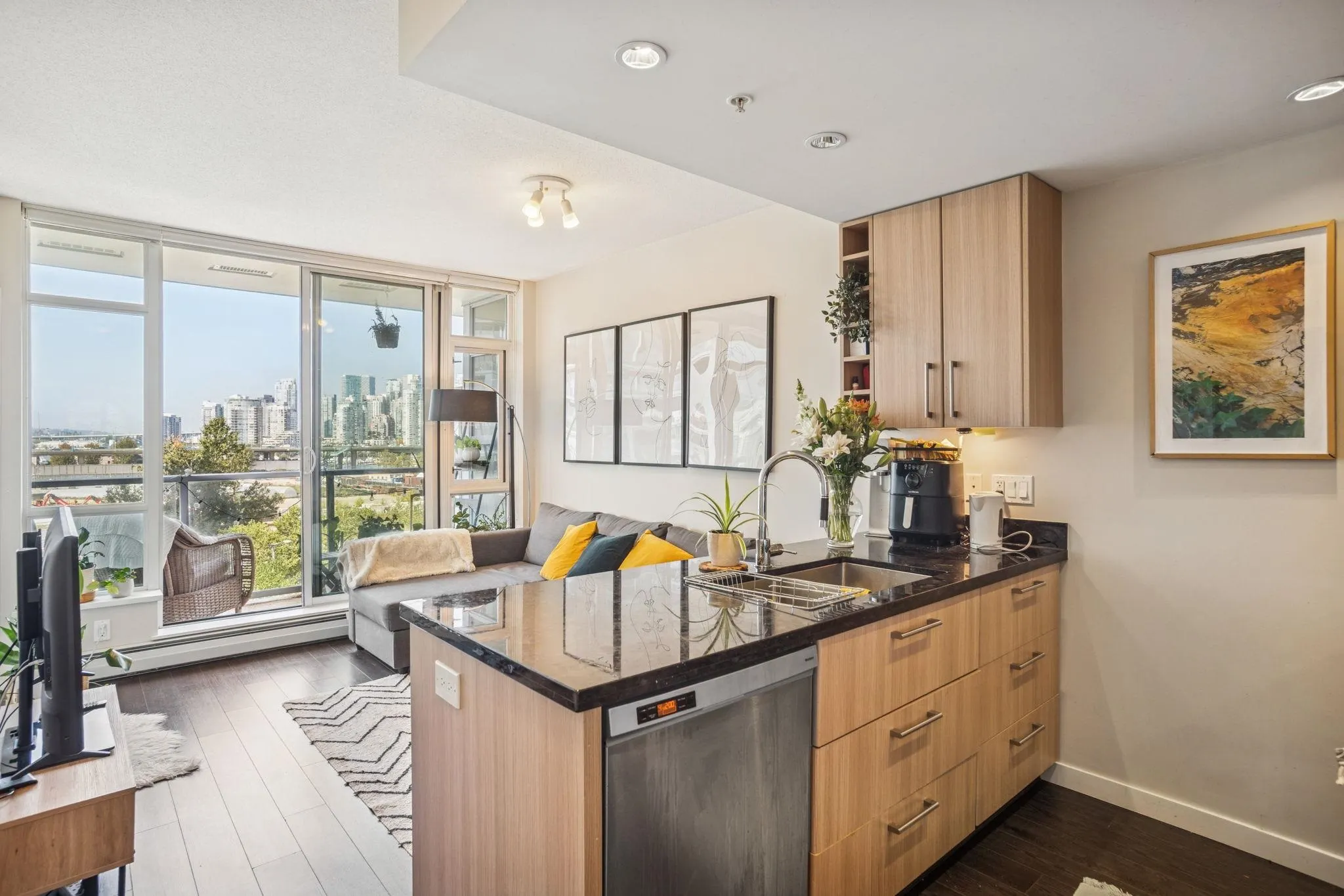 605 1708 Columbia Street