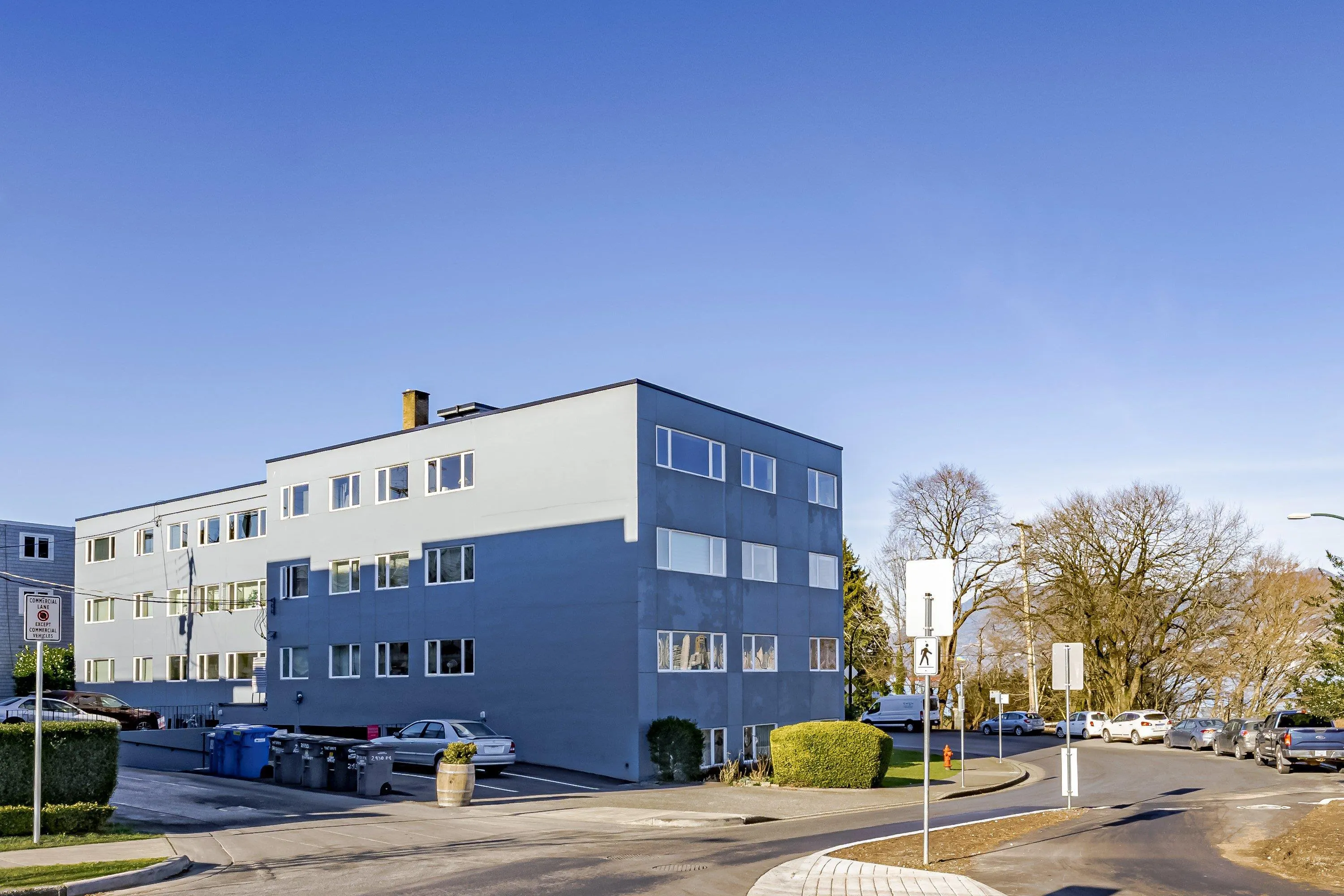 305 2430V Point Grey Road