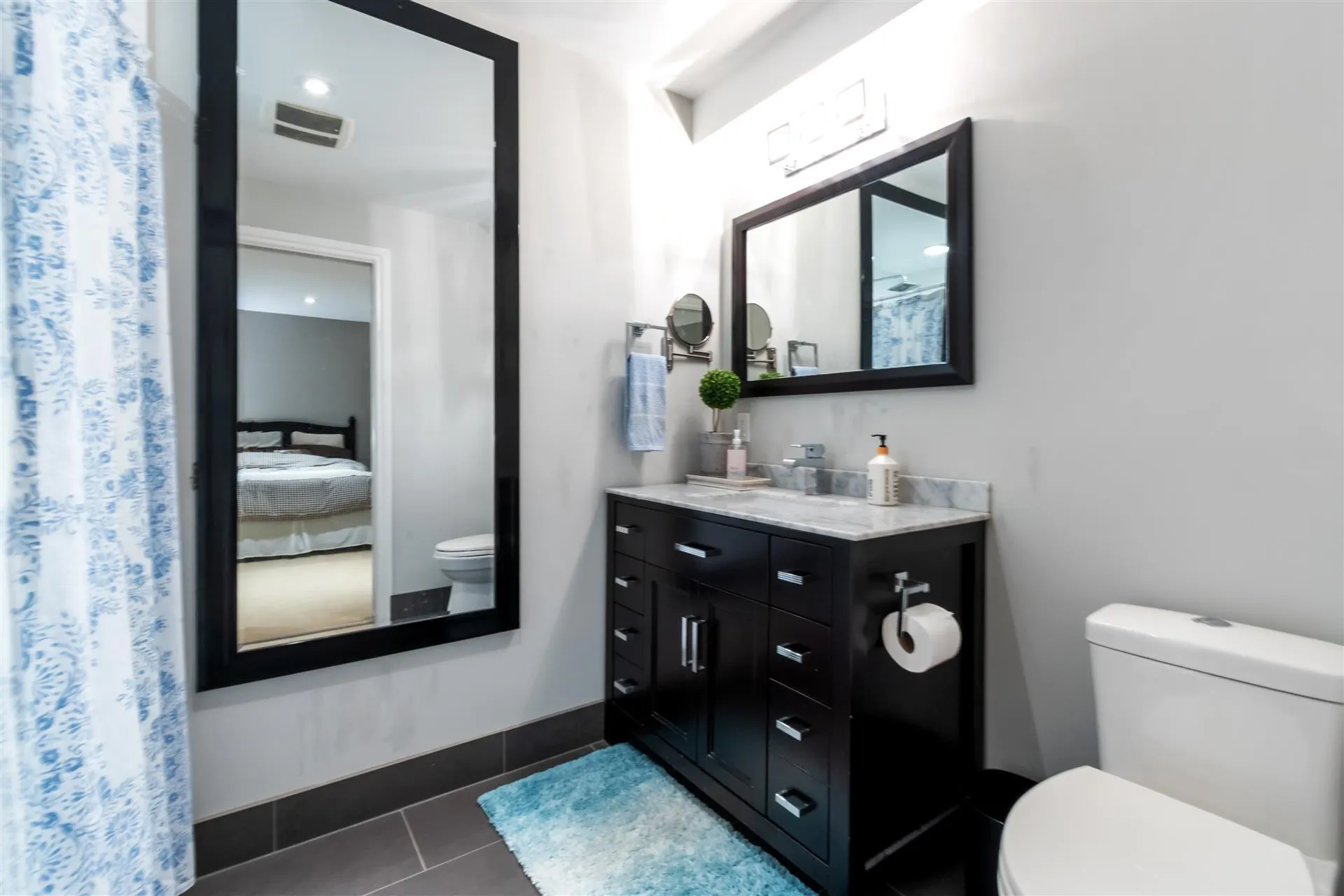3342 Rosemary Heights Crescent