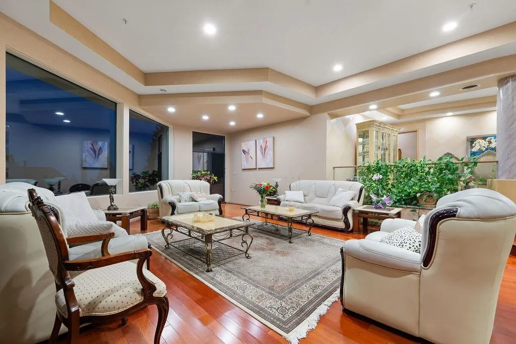 2490 Westhill Court