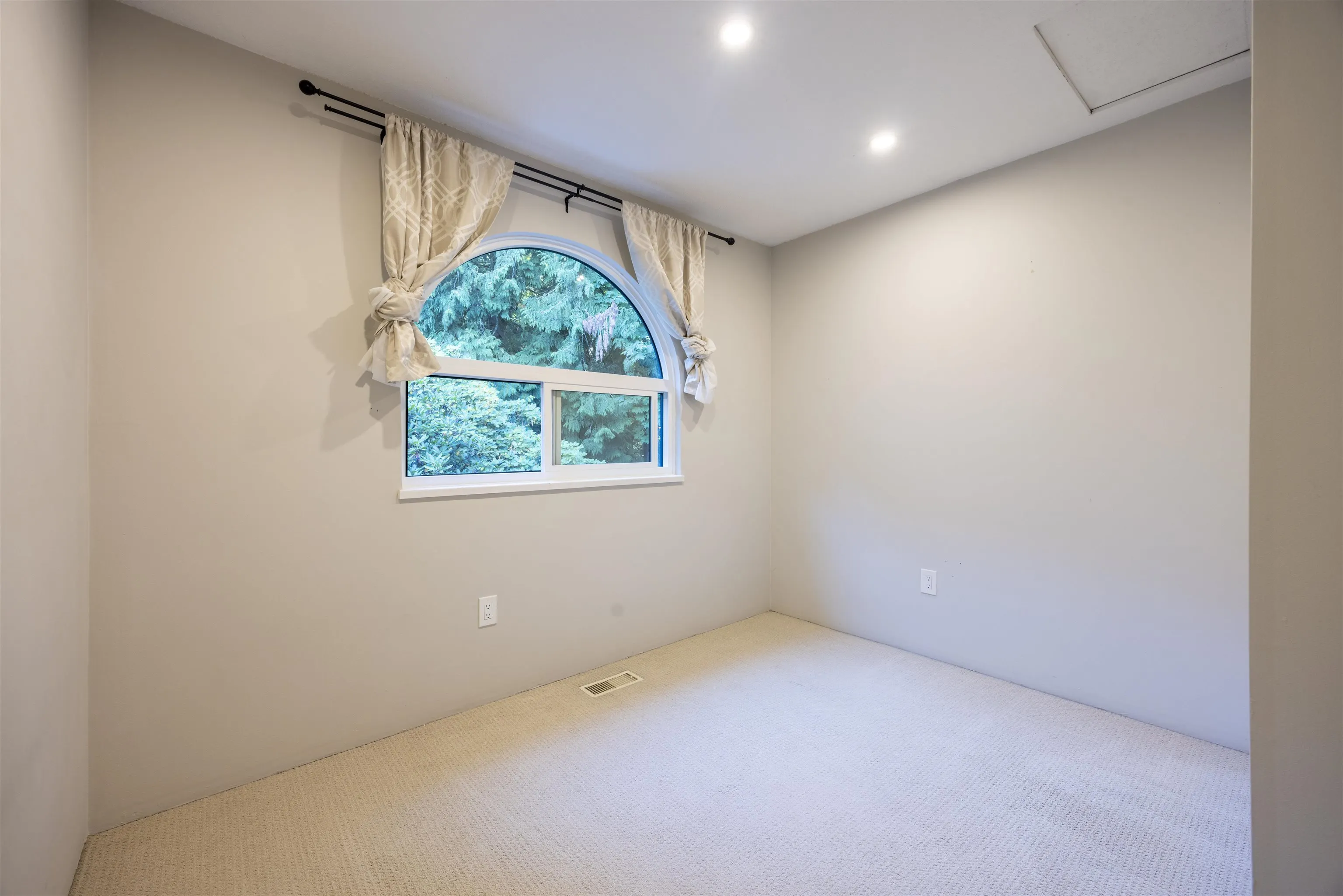 8575 Woodridge Place