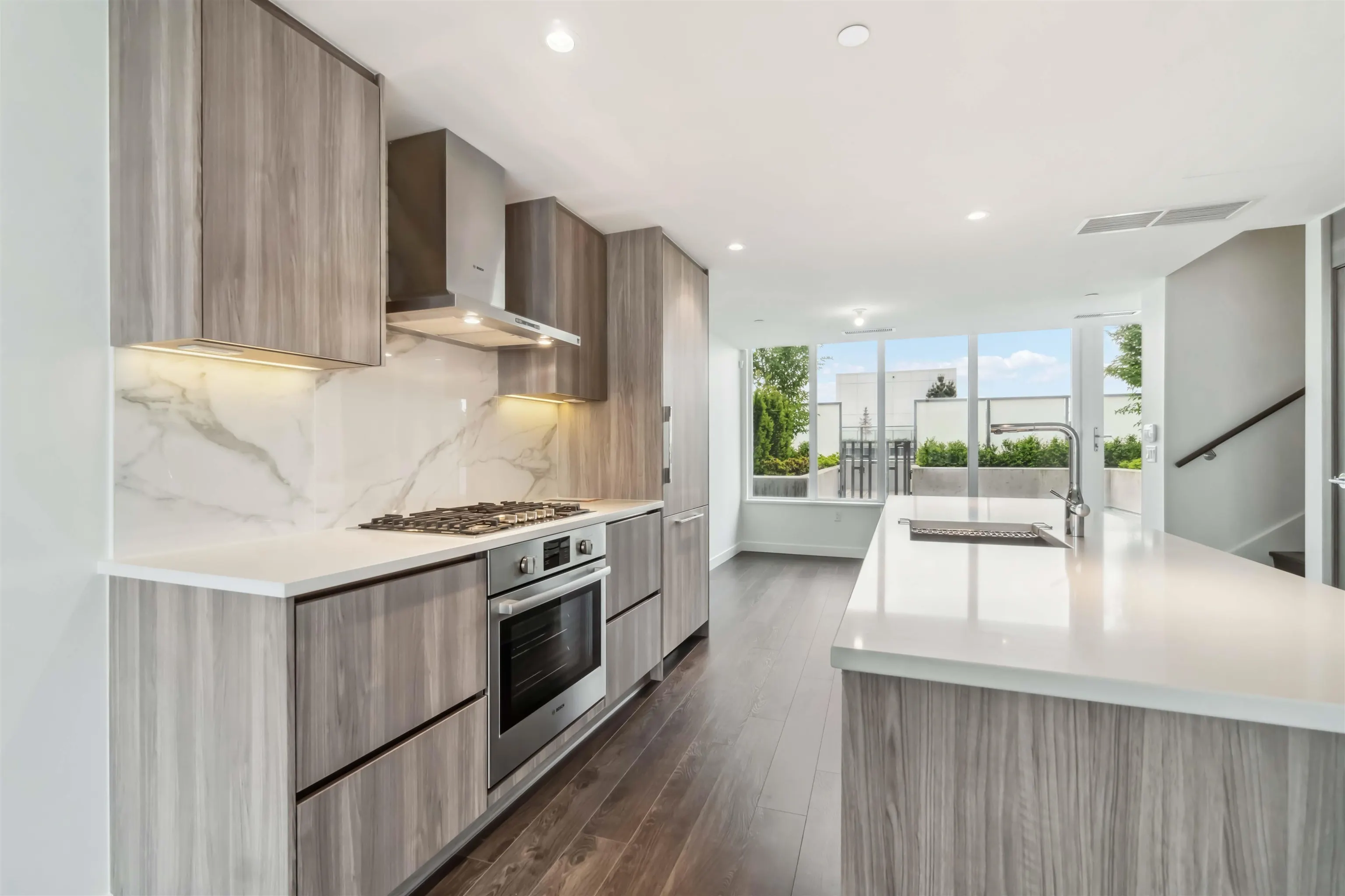 1486 8671 Hazelbridge Way