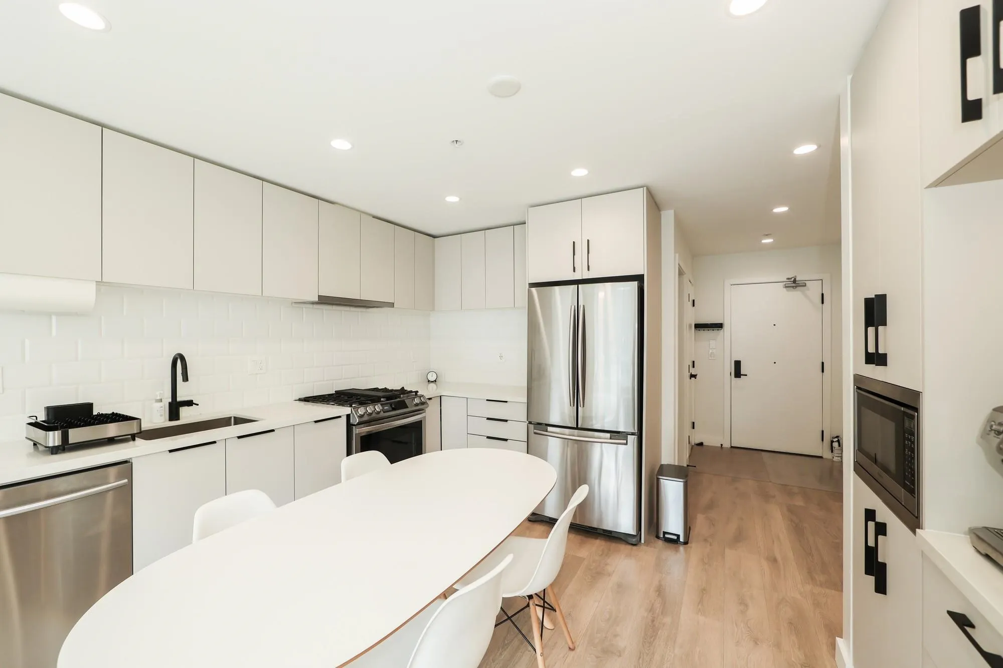 407 3038 St George Street