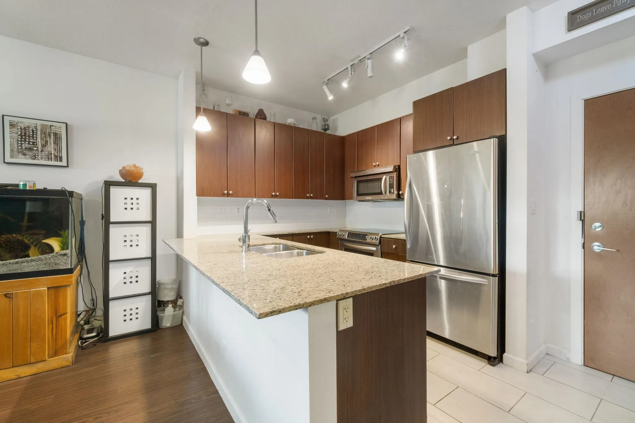 201 290 Francis Way