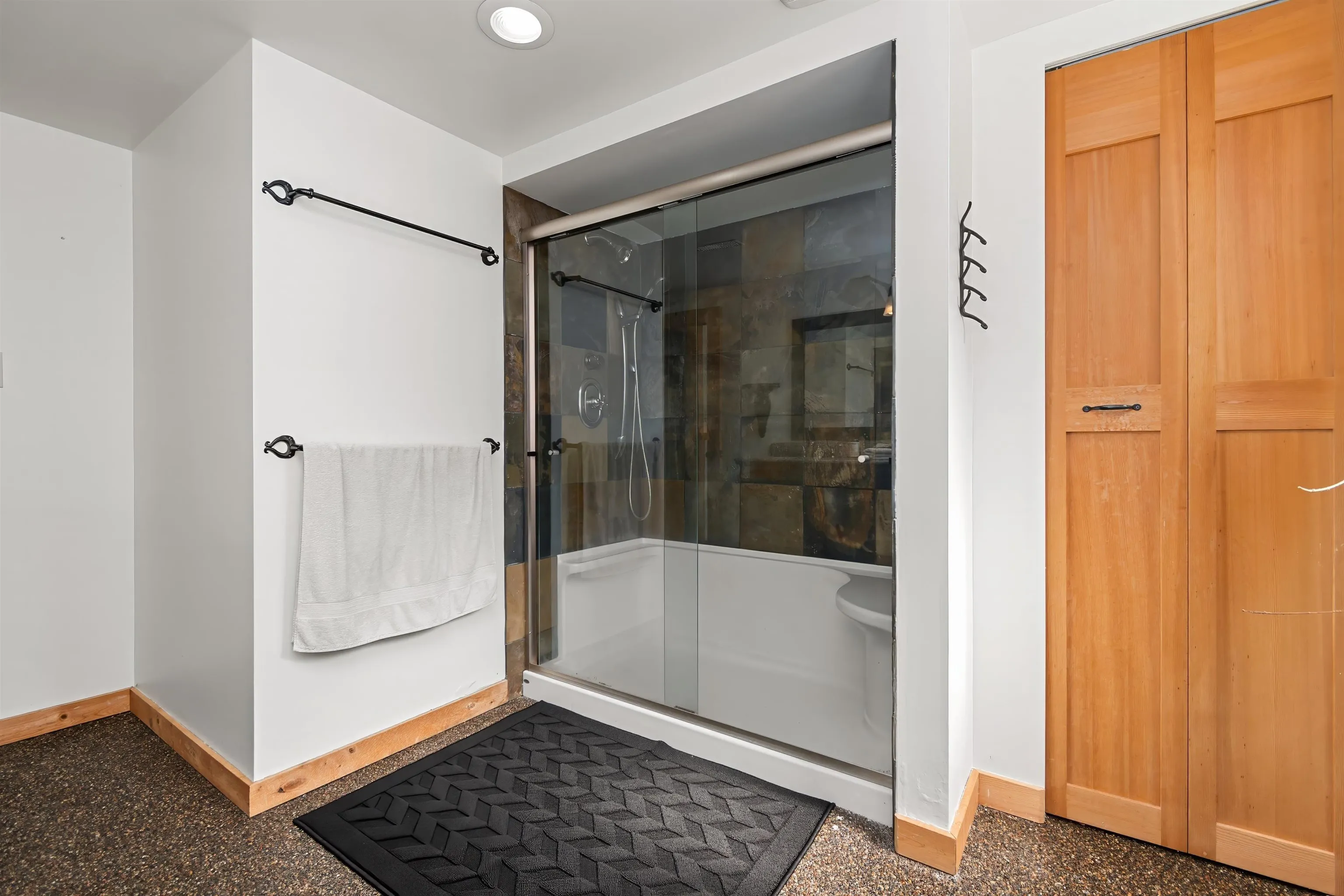 18058 57a Avenue