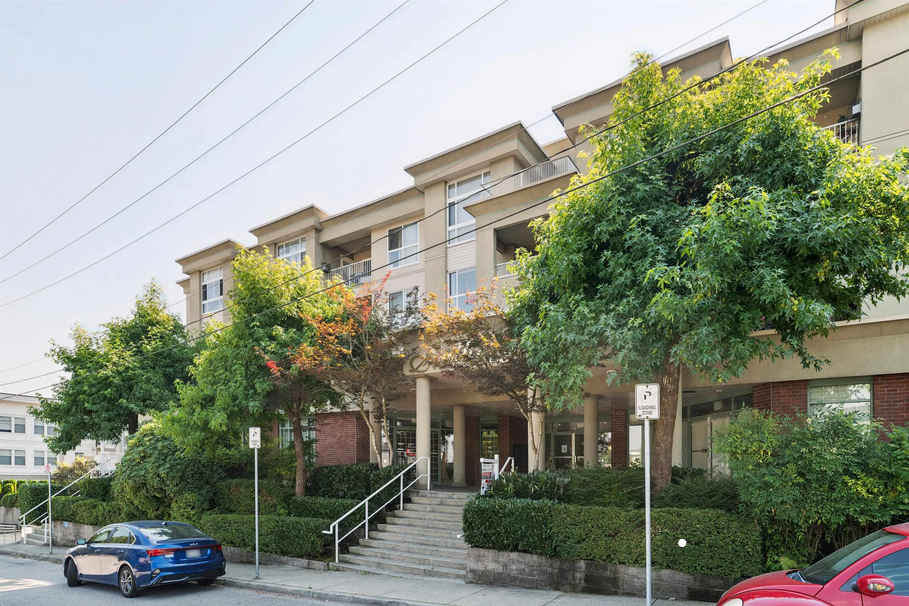 405 22230 North Avenue