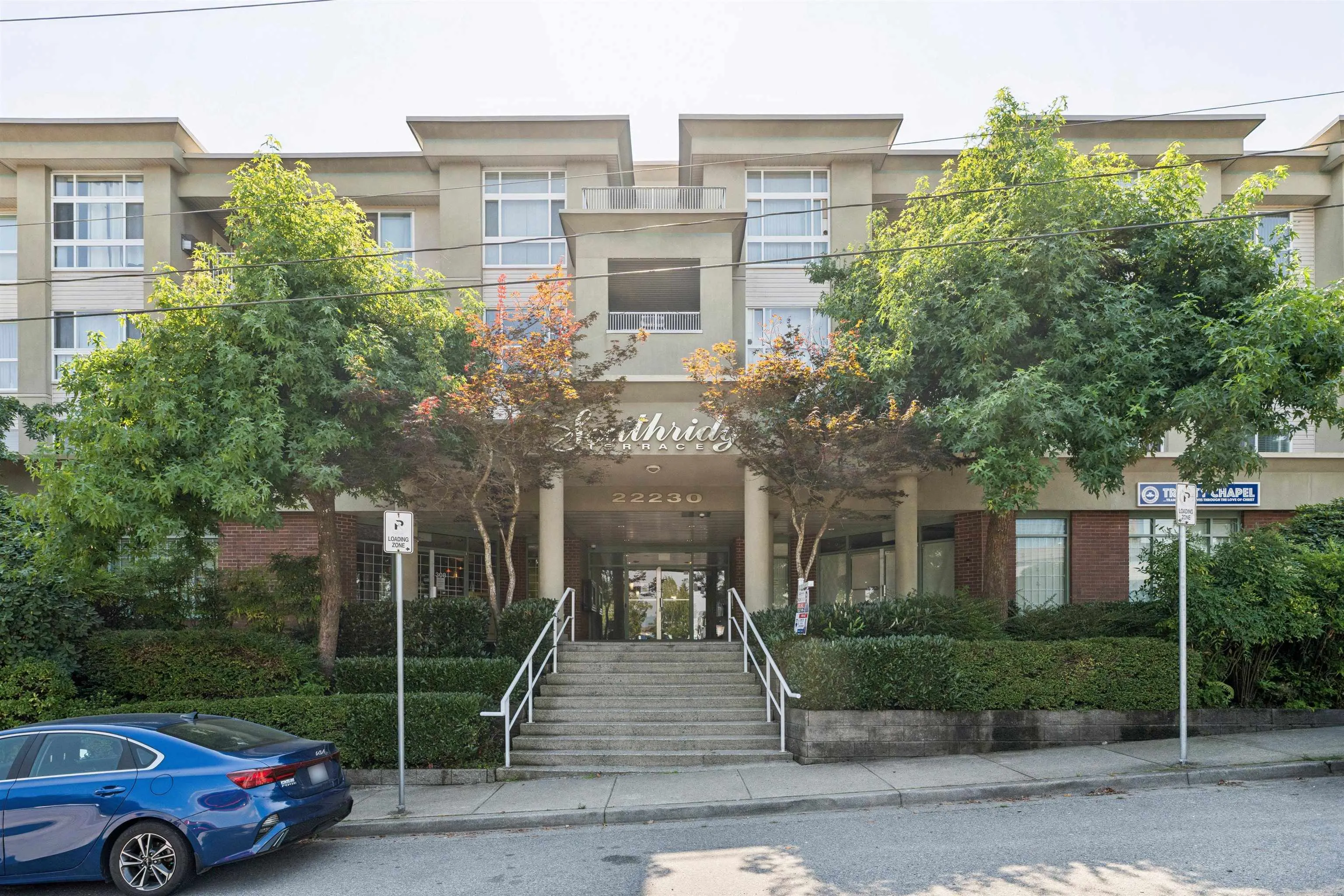 405 22230 North Avenue