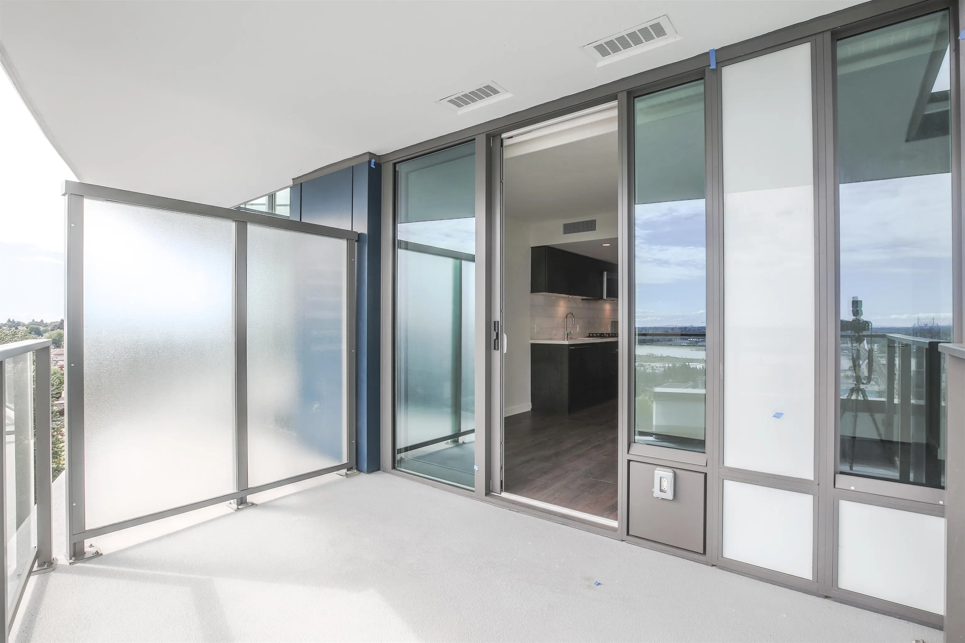 1509 8189 Cambie Street