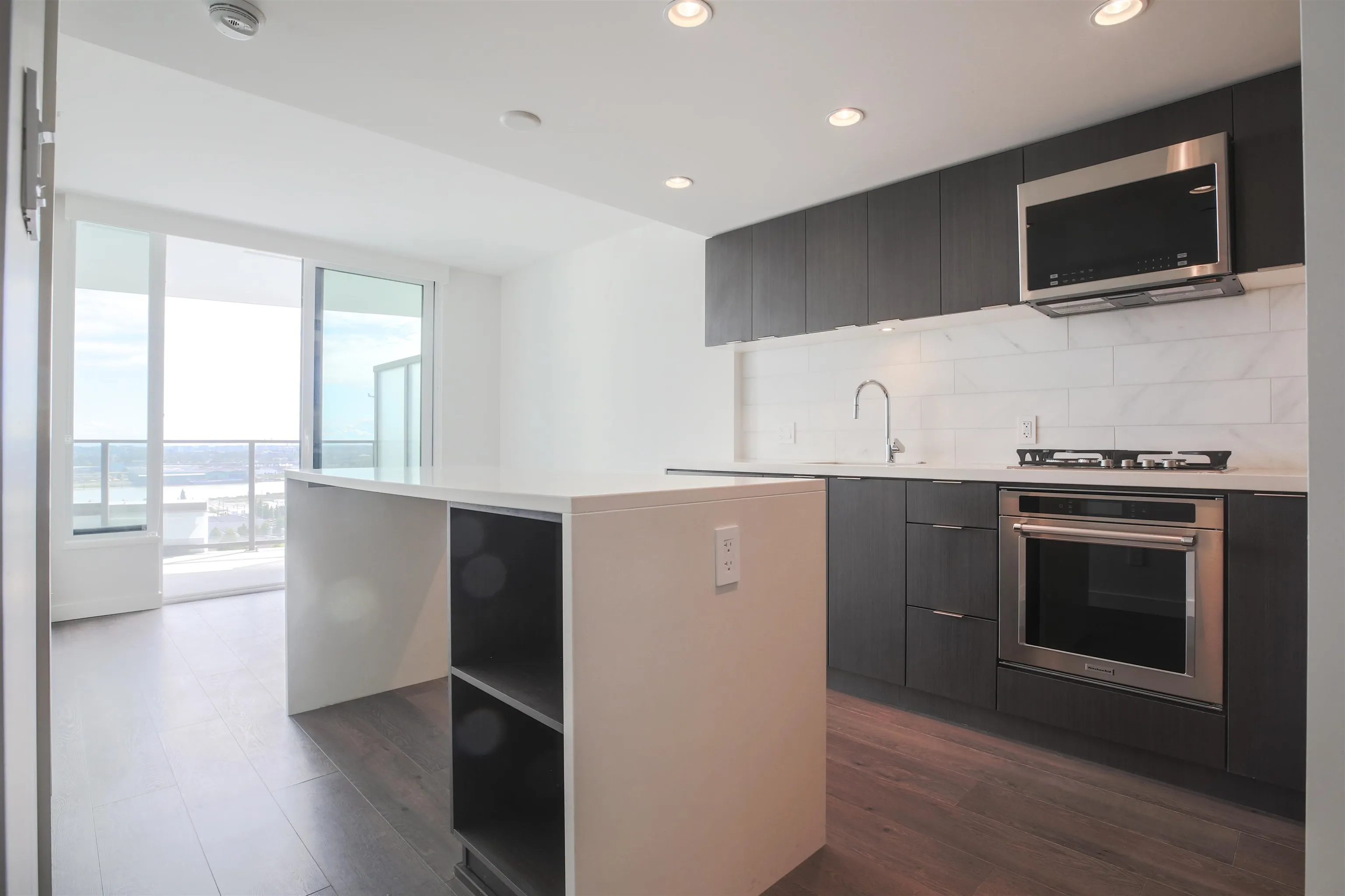1509 8189 Cambie Street