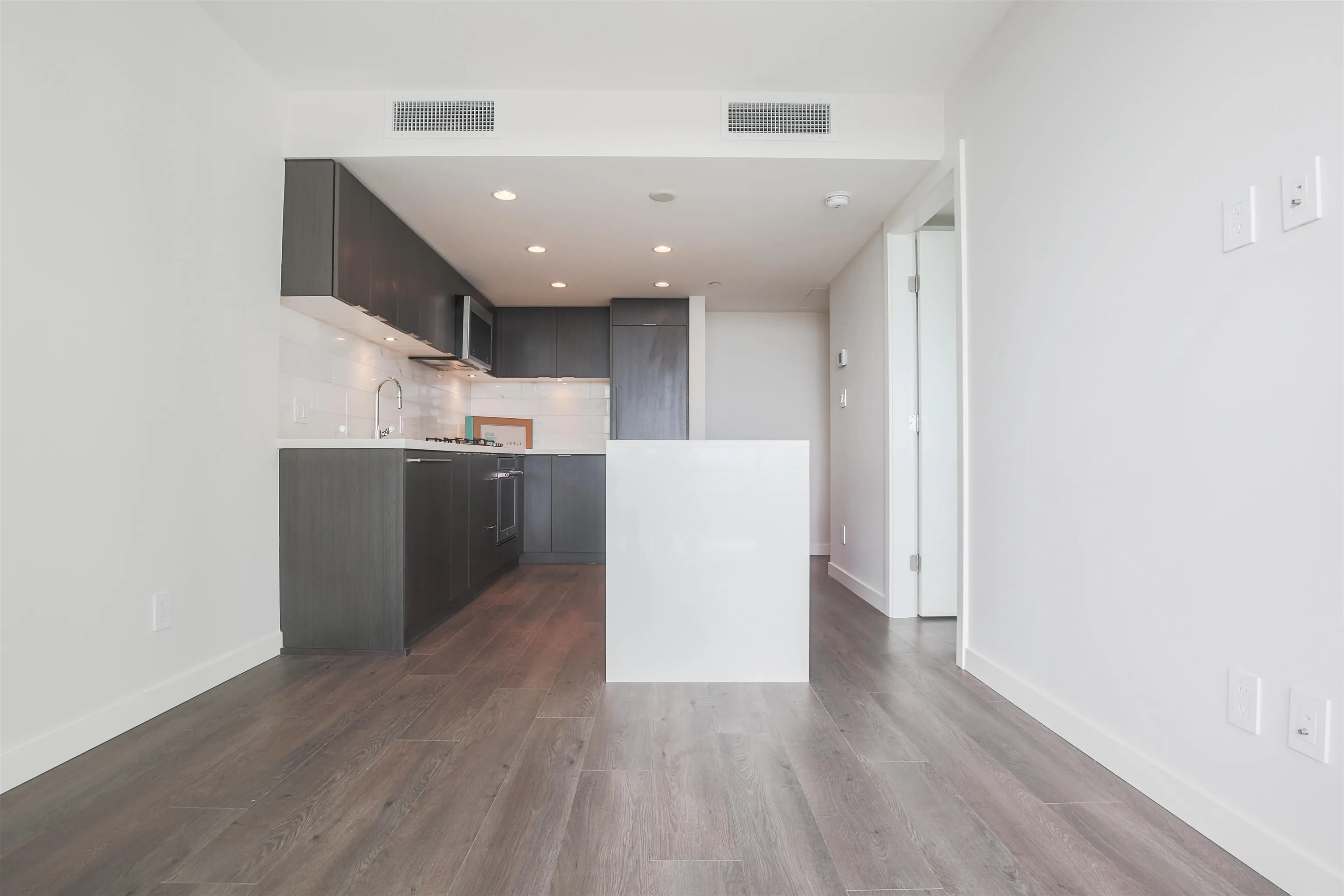 1509 8189 Cambie Street