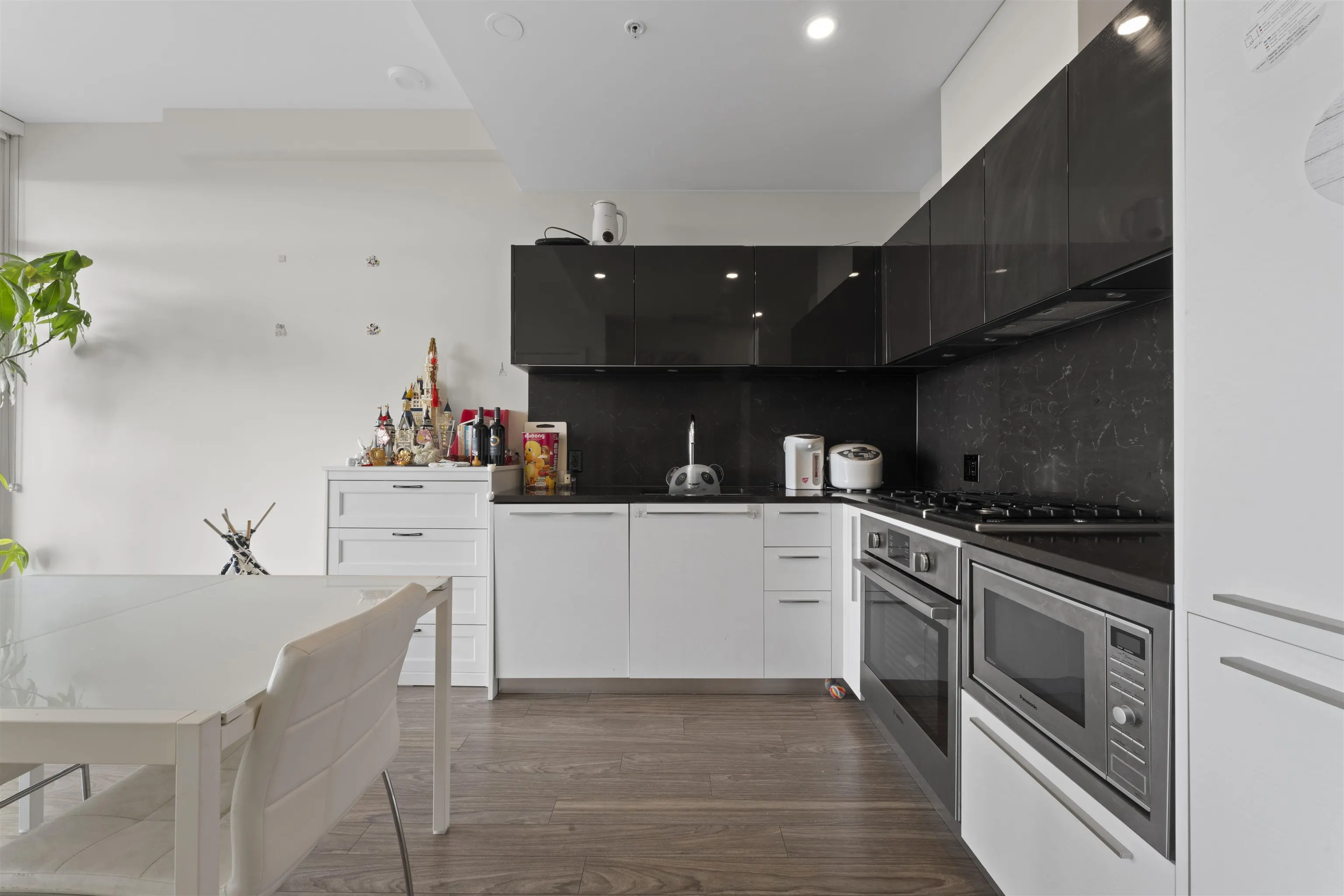 1206 6288 Cassie Avenue