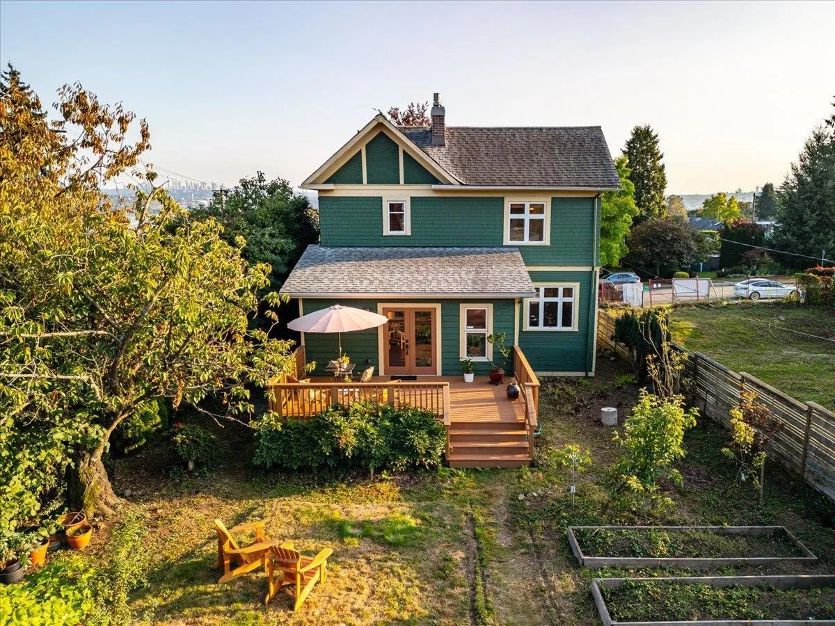 848 E 6th Street