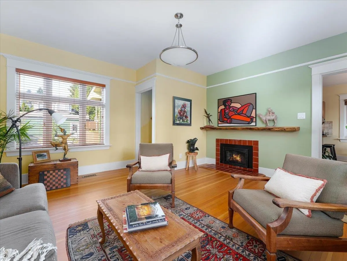 848 E 6th Street