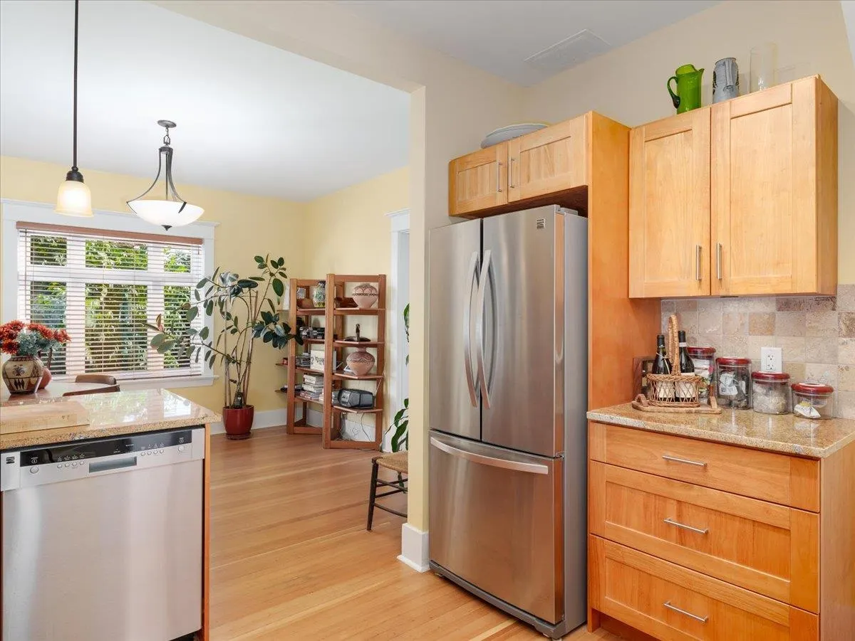 848 E 6th Street