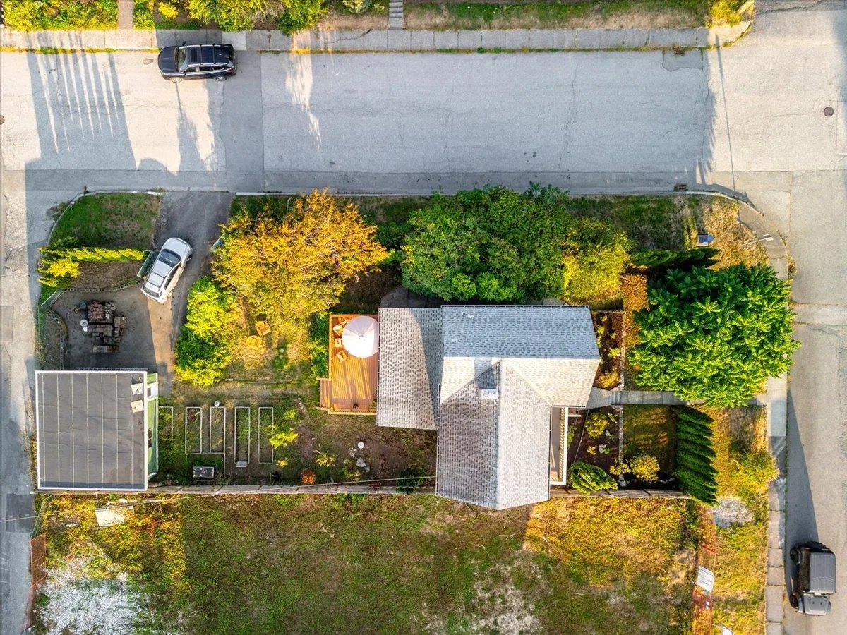 848 E 6th Street