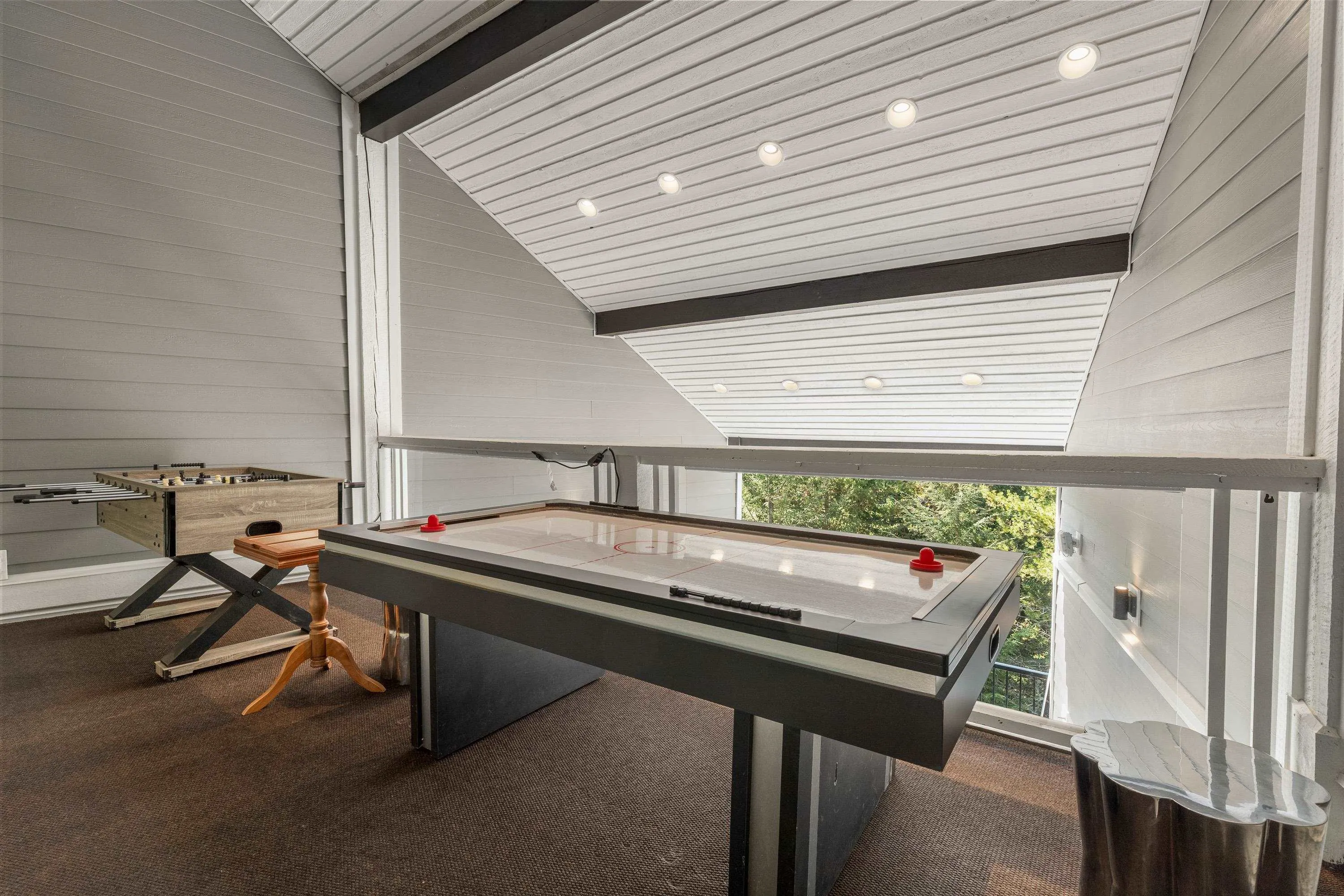 310 2221 Gondola Way