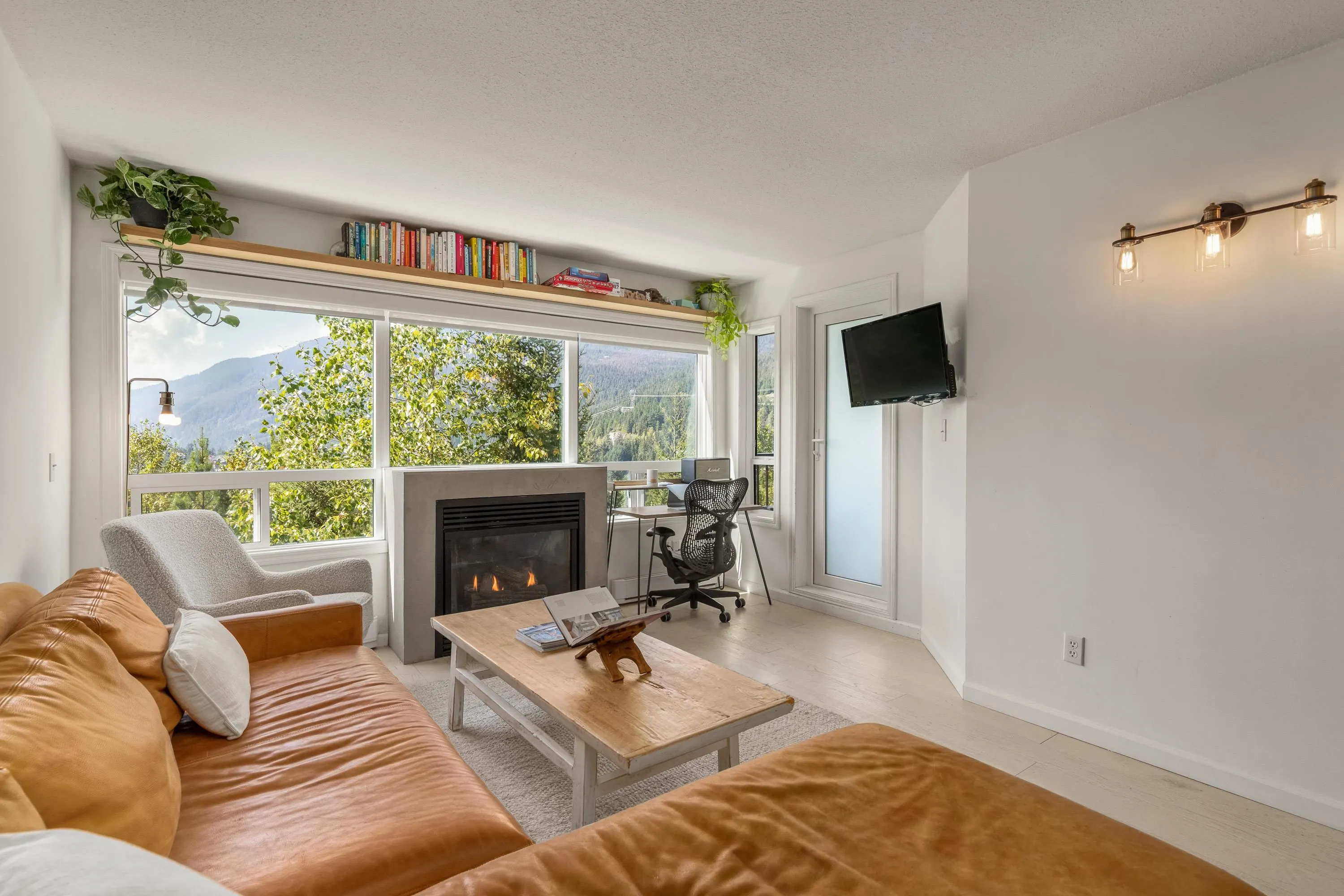 310 2221 Gondola Way