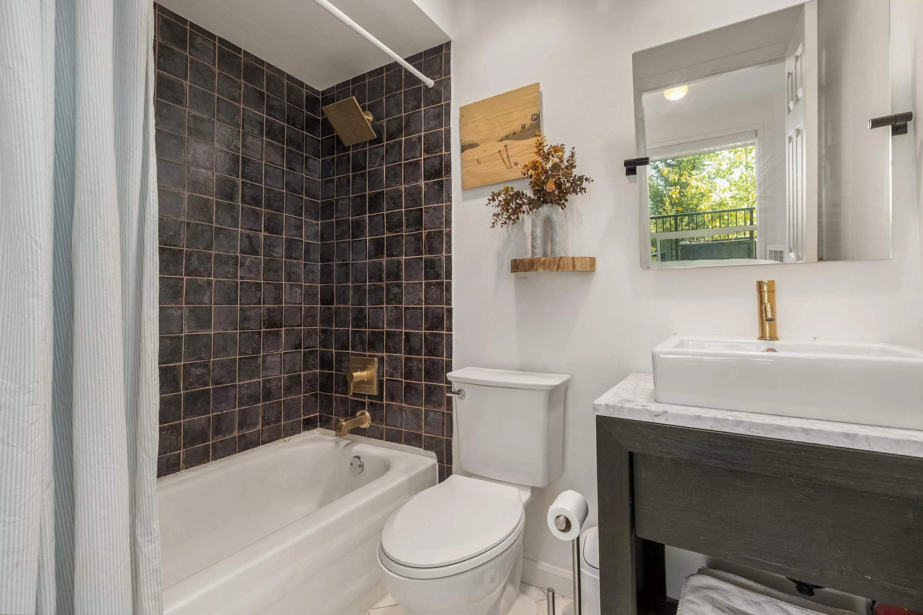 310 2221 Gondola Way