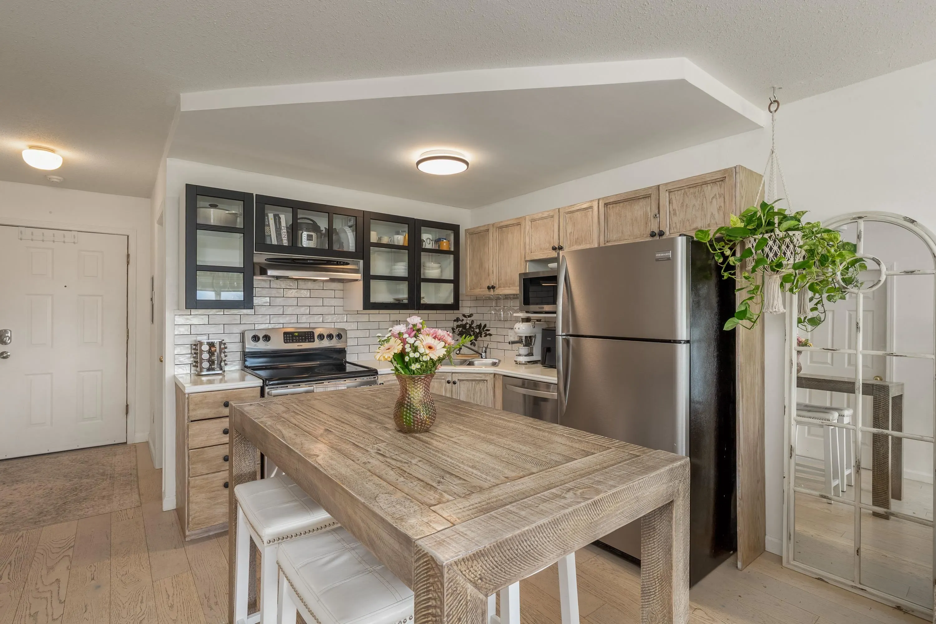 310 2221 Gondola Way