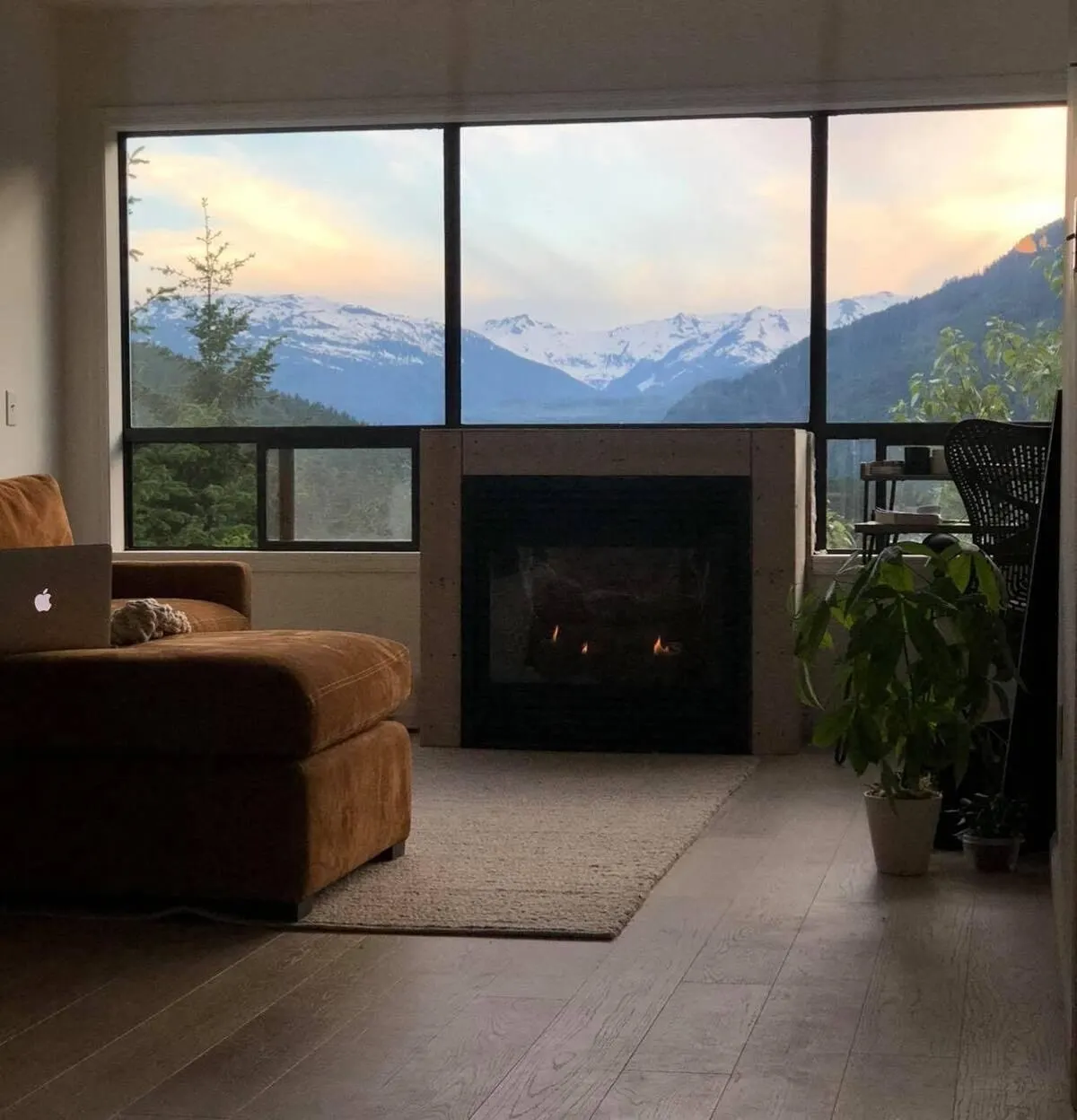310 2221 Gondola Way