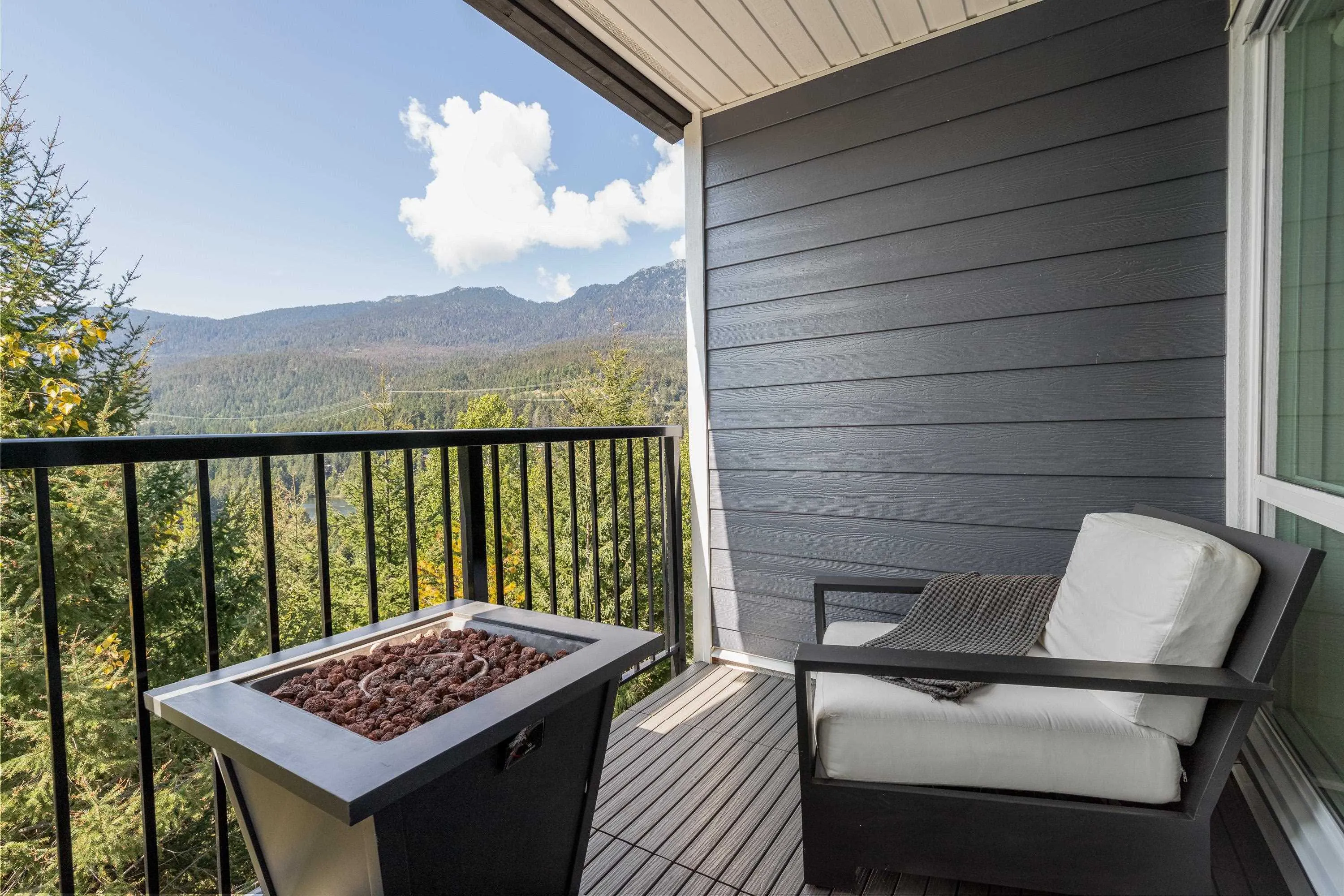 310 2221 Gondola Way
