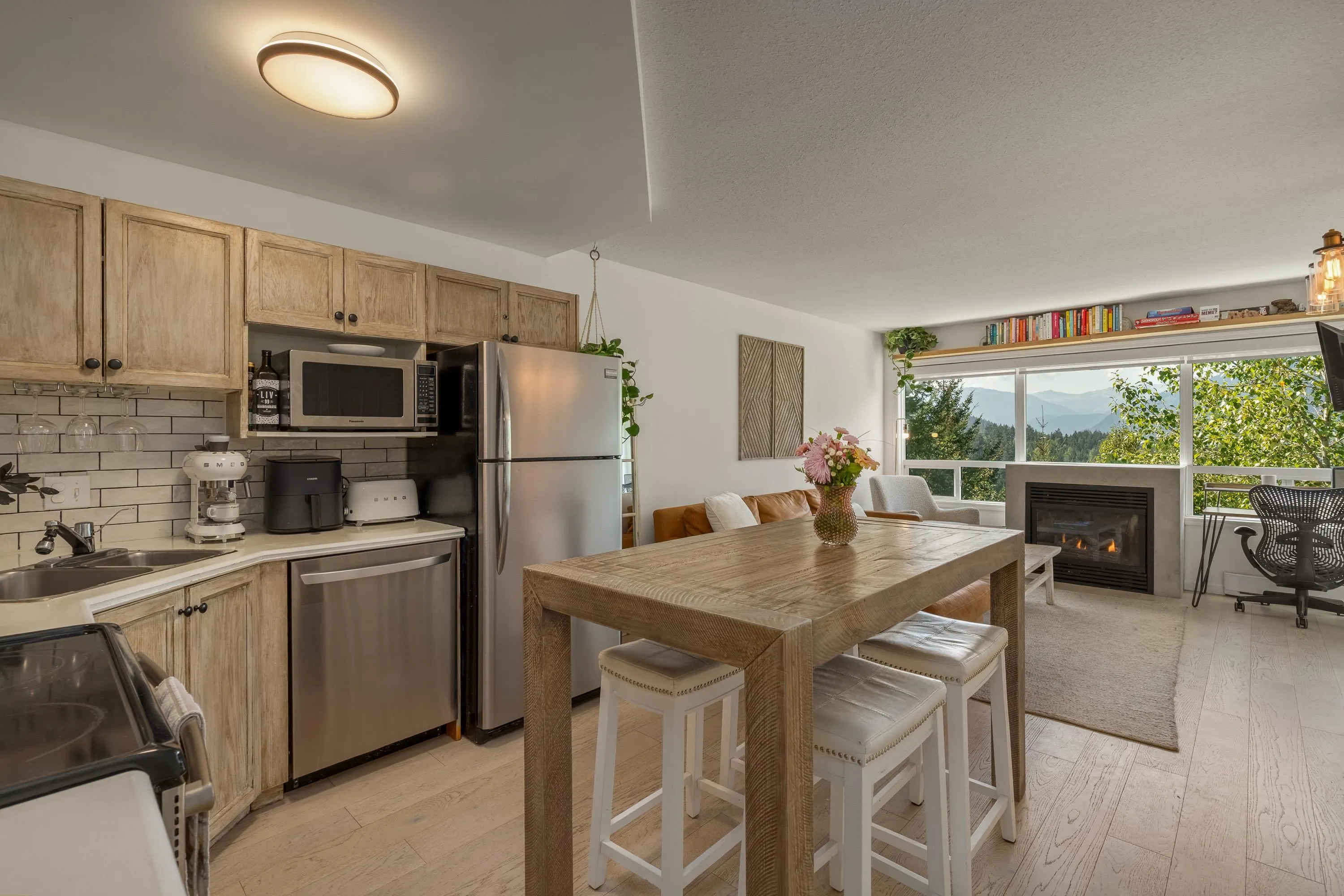 310 2221 Gondola Way