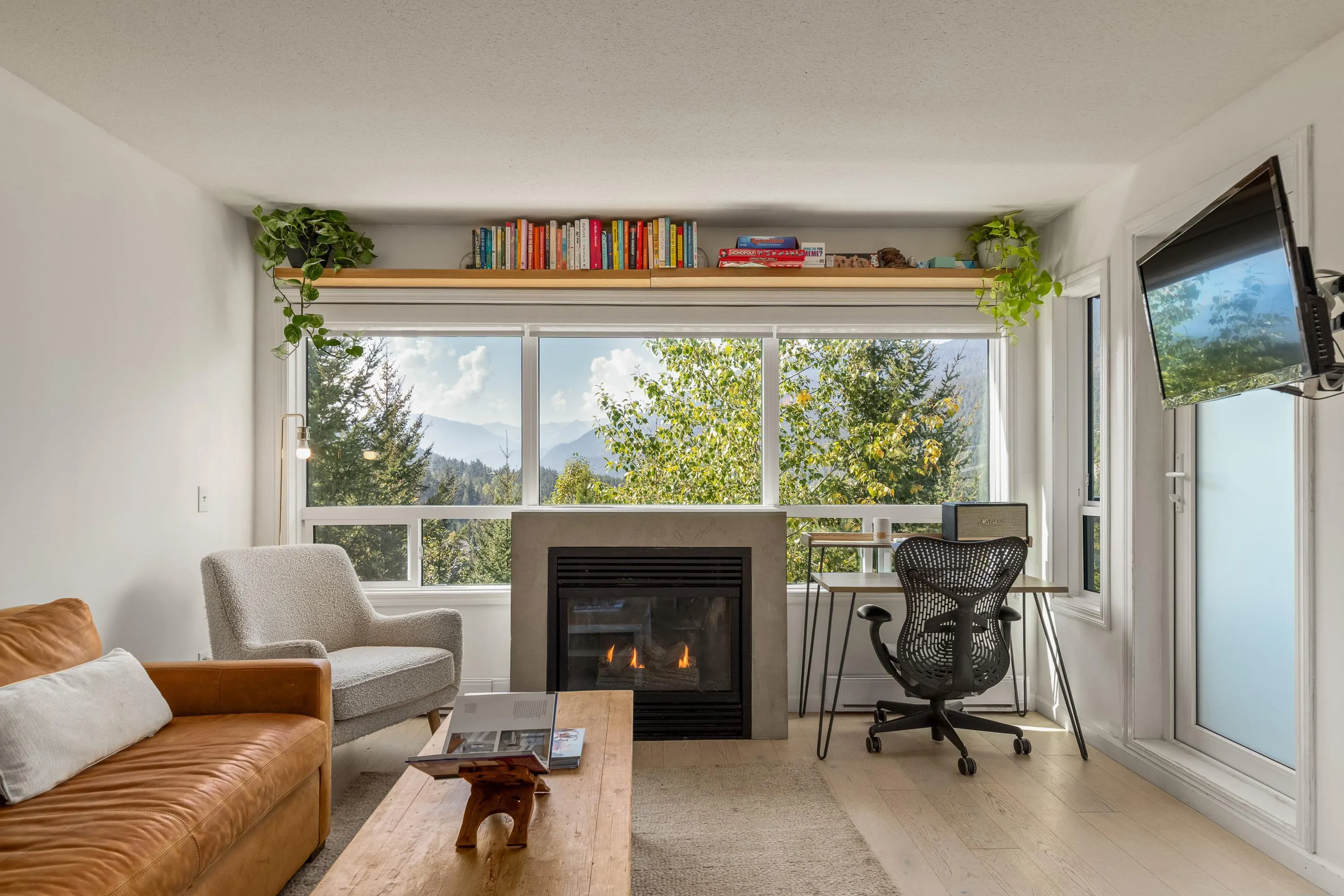 310 2221 Gondola Way