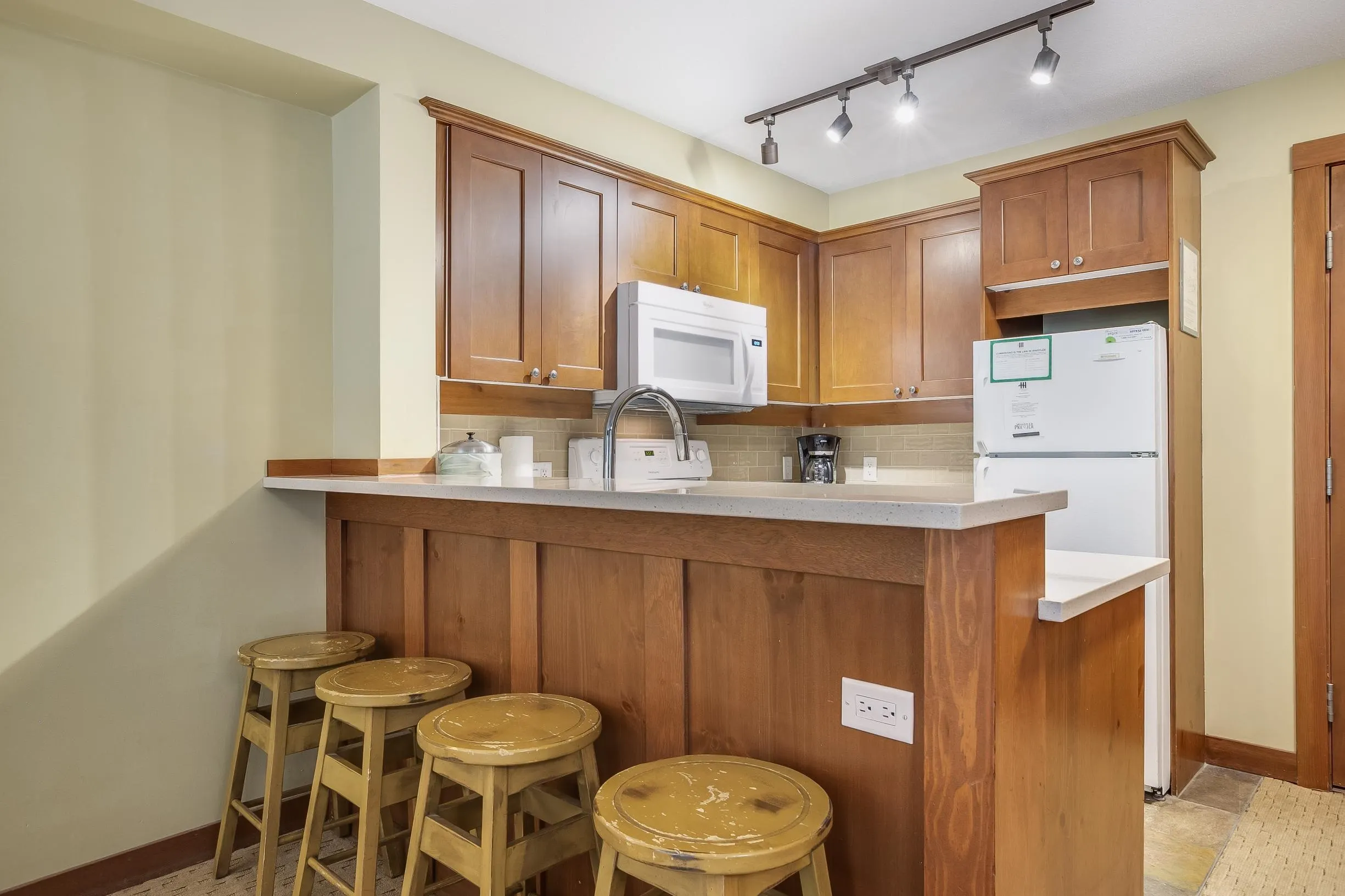214G2 4653 Blackcomb Way