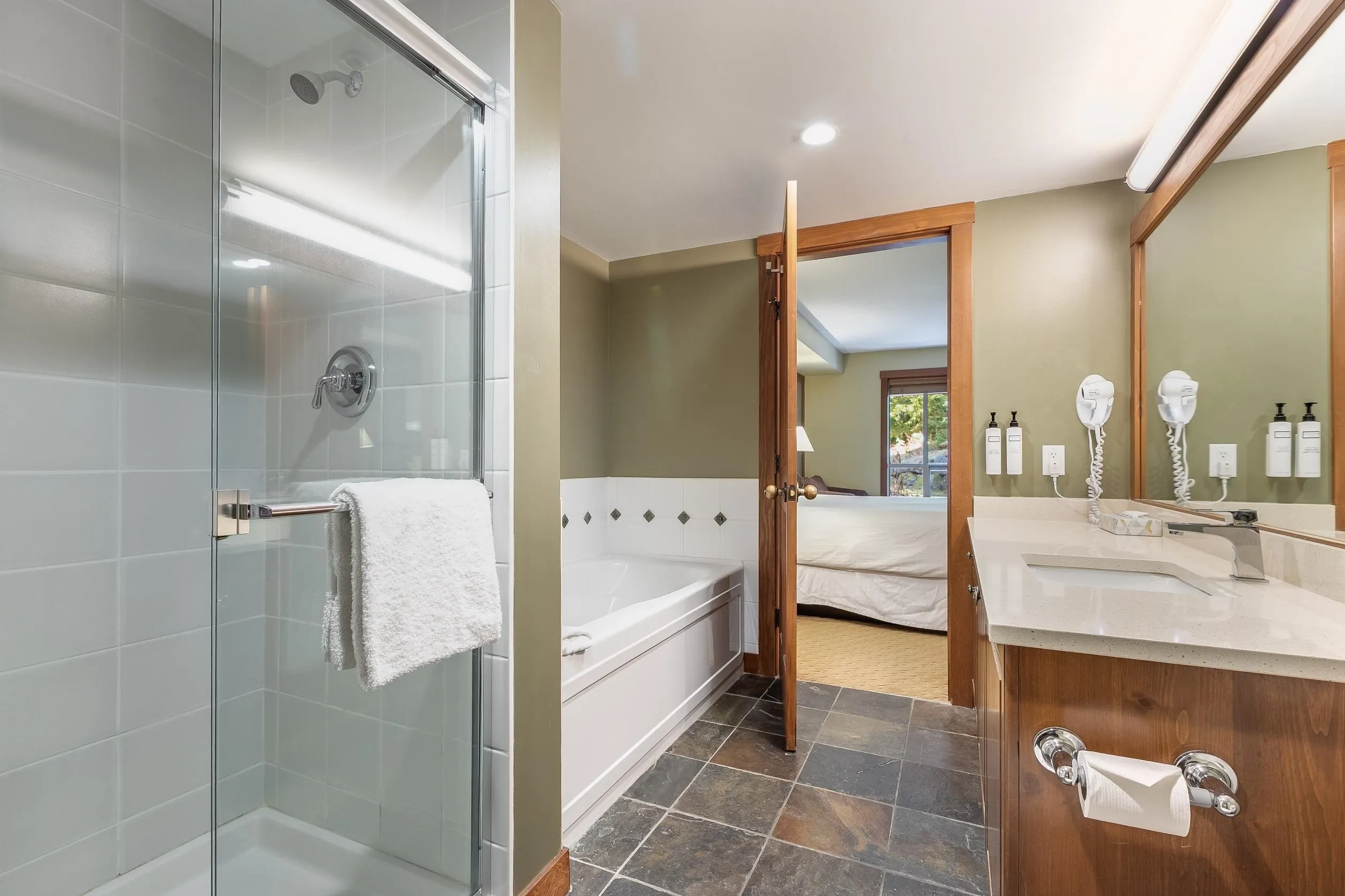 214G2 4653 Blackcomb Way