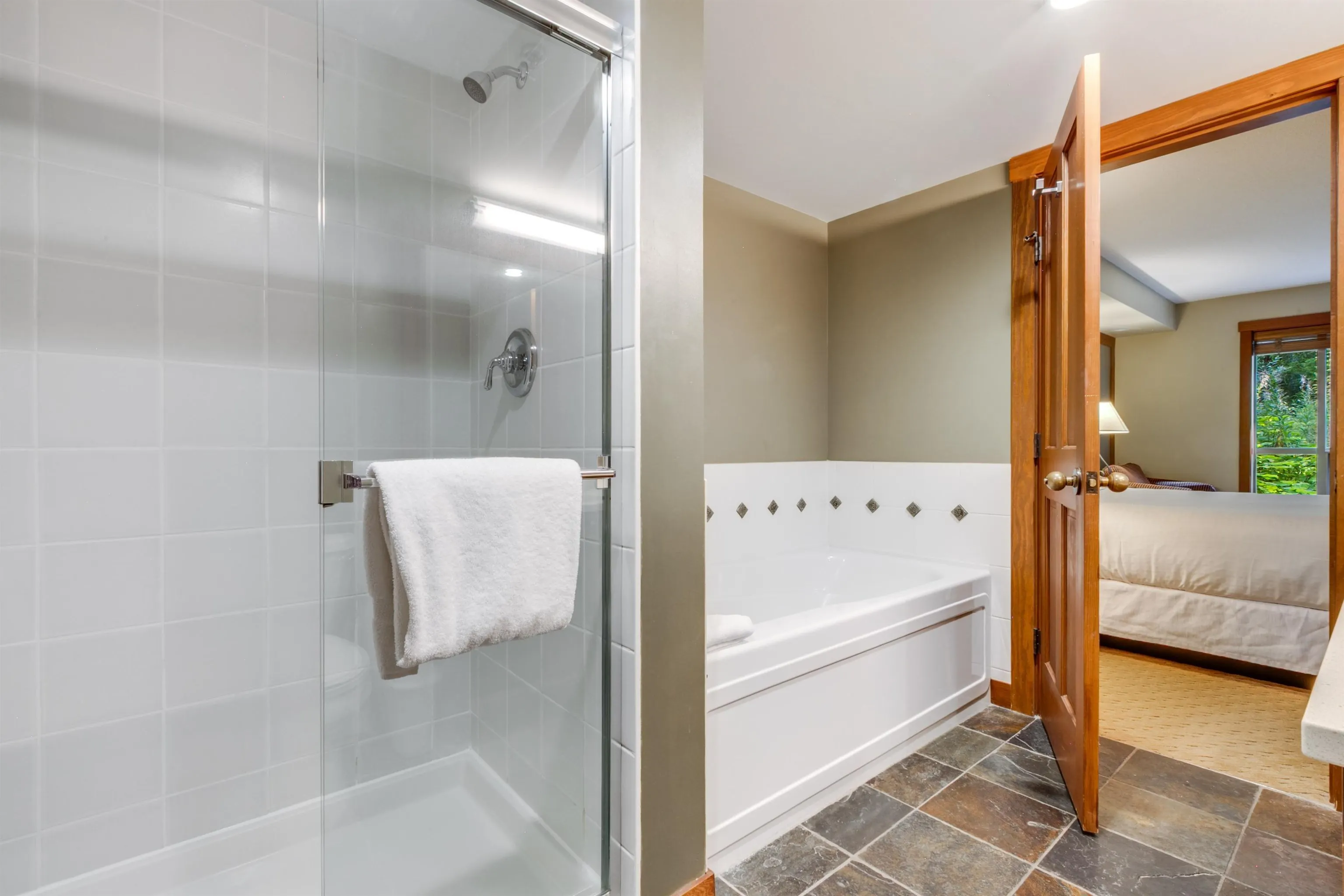 214G2 4653 Blackcomb Way