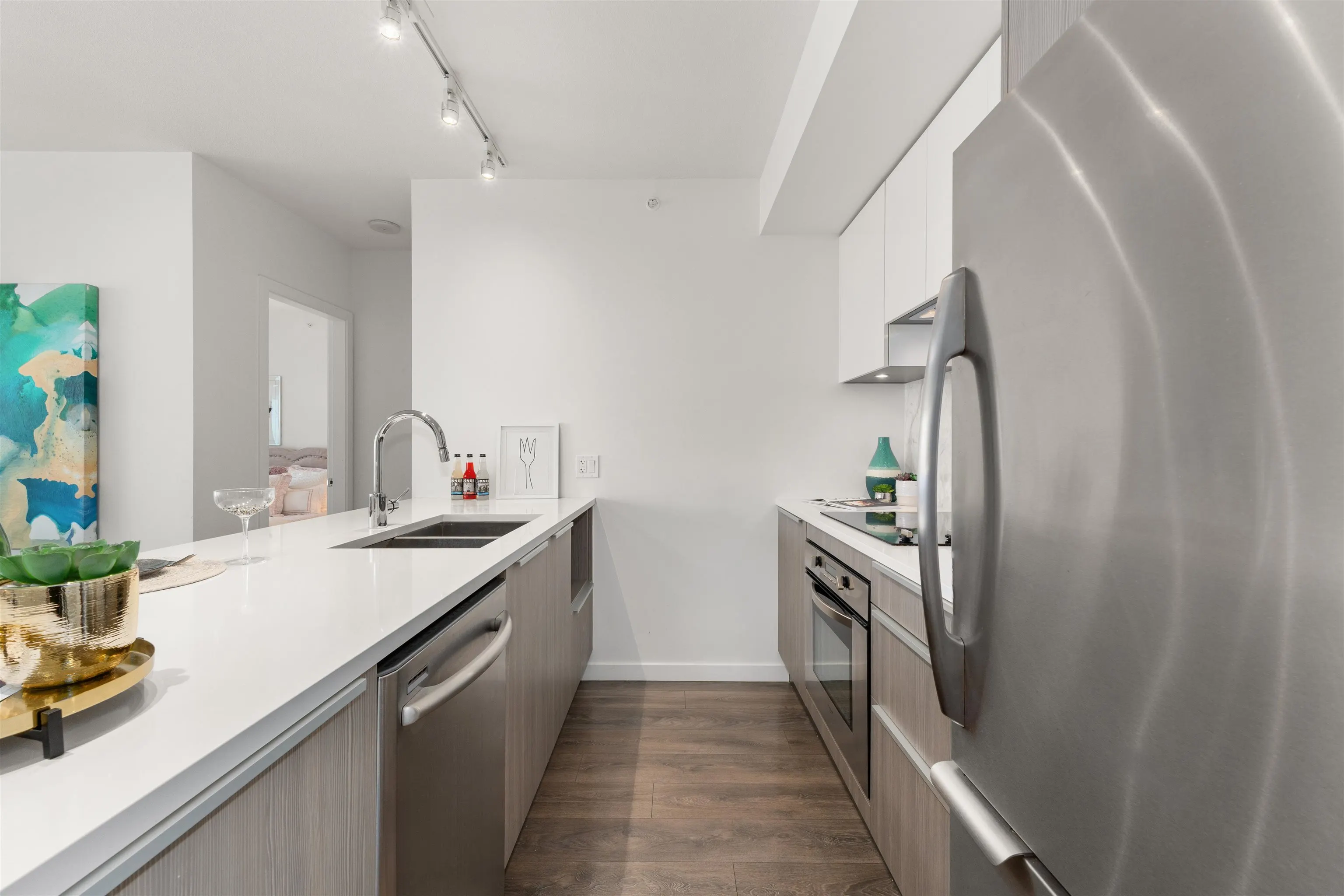 2508 6461 Telford Avenue