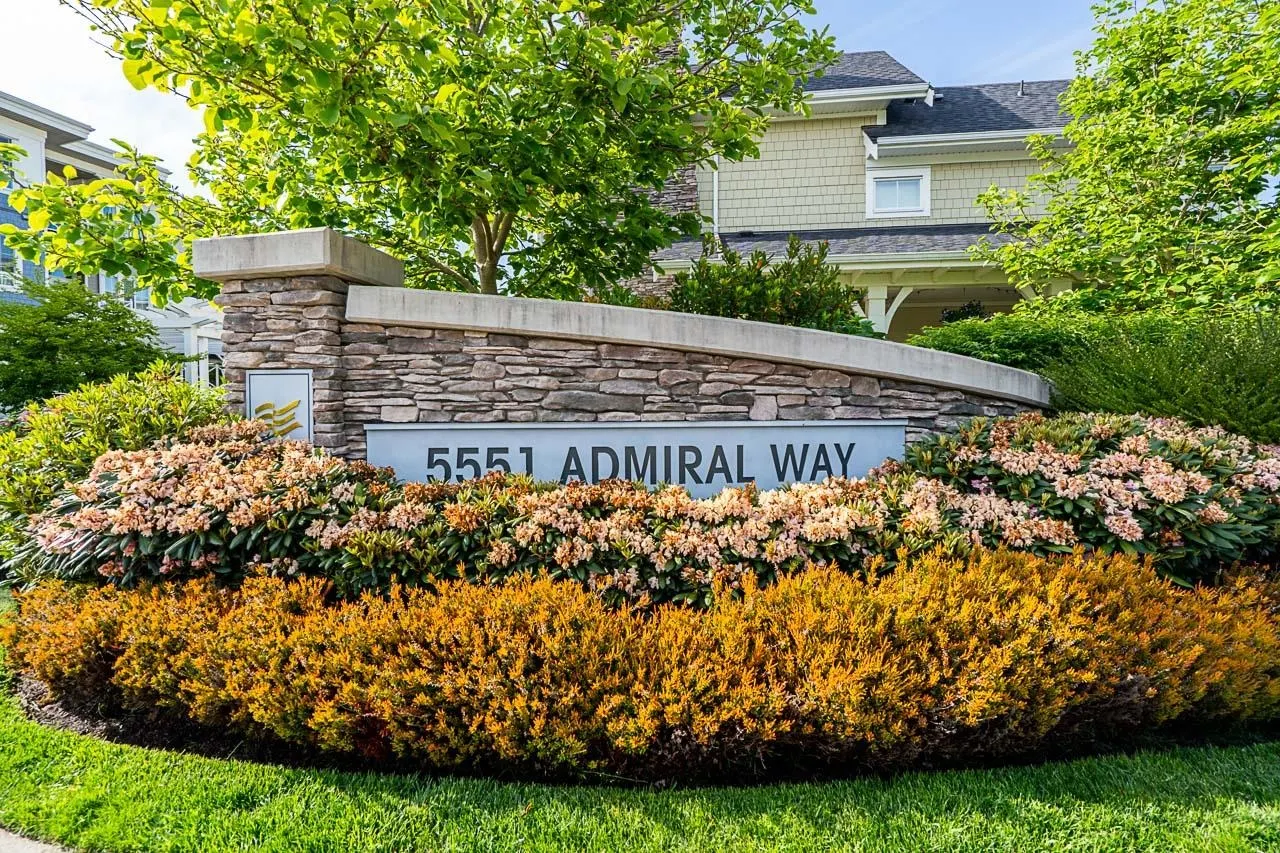 121 5551 Admiral Way