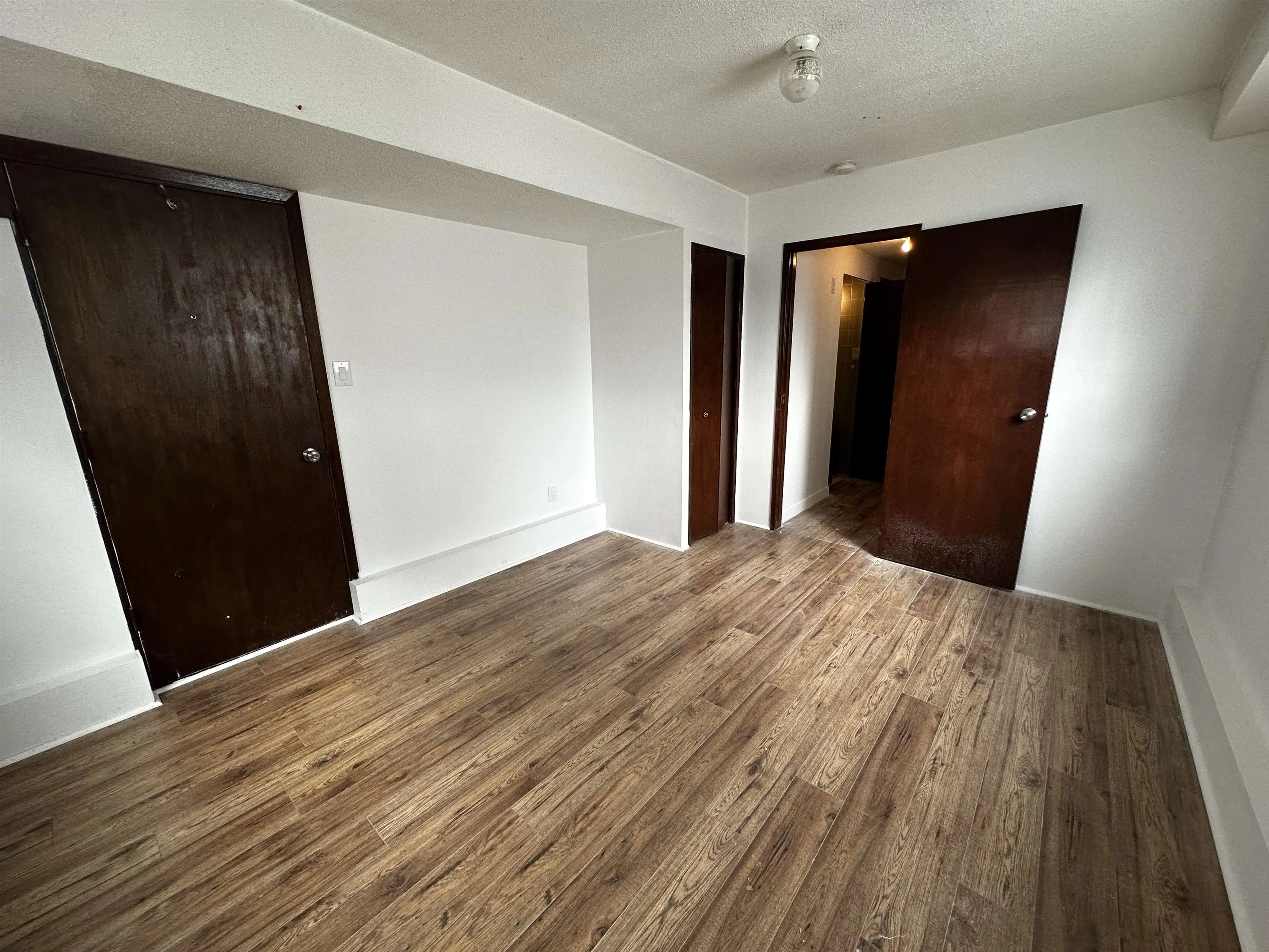 B 448 E 55th Avenue