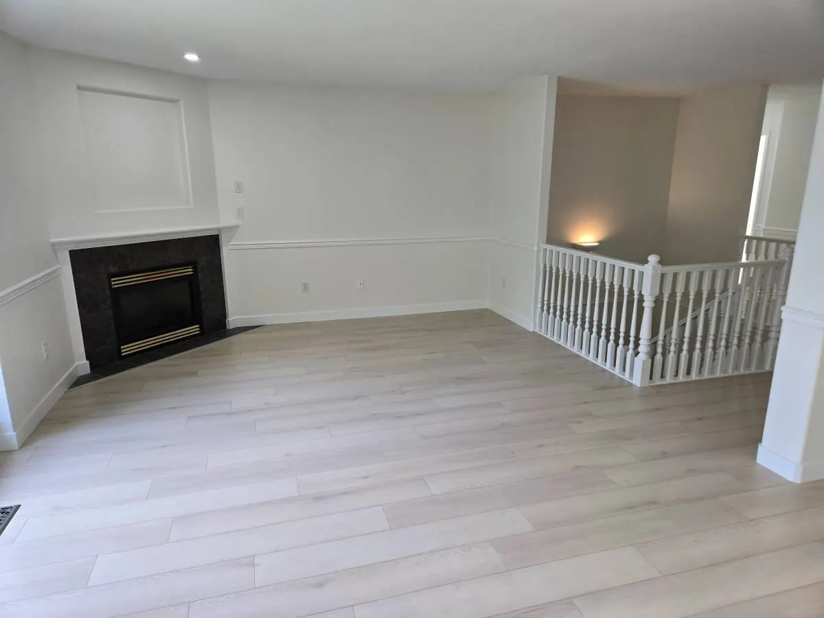 Upper 19836 Fairfield Avenue