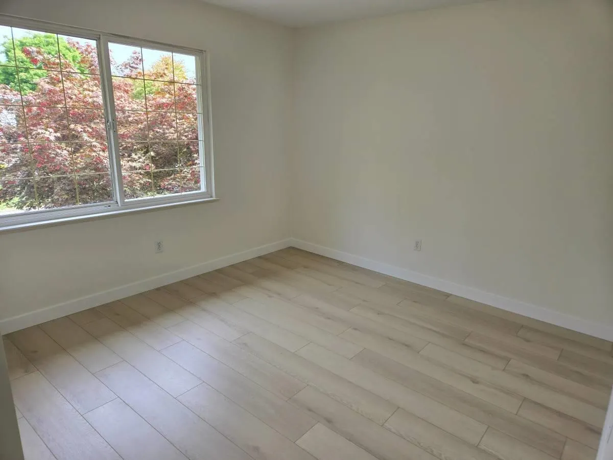 Upper 19836 Fairfield Avenue