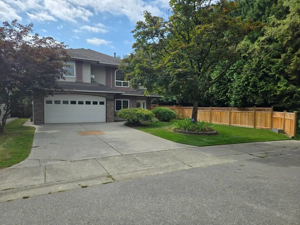 Upper 19836 Fairfield Avenue