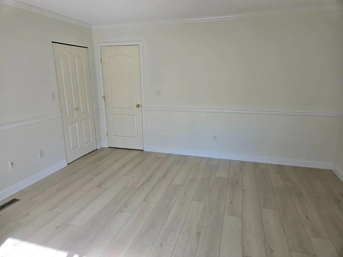 Upper 19836 Fairfield Avenue