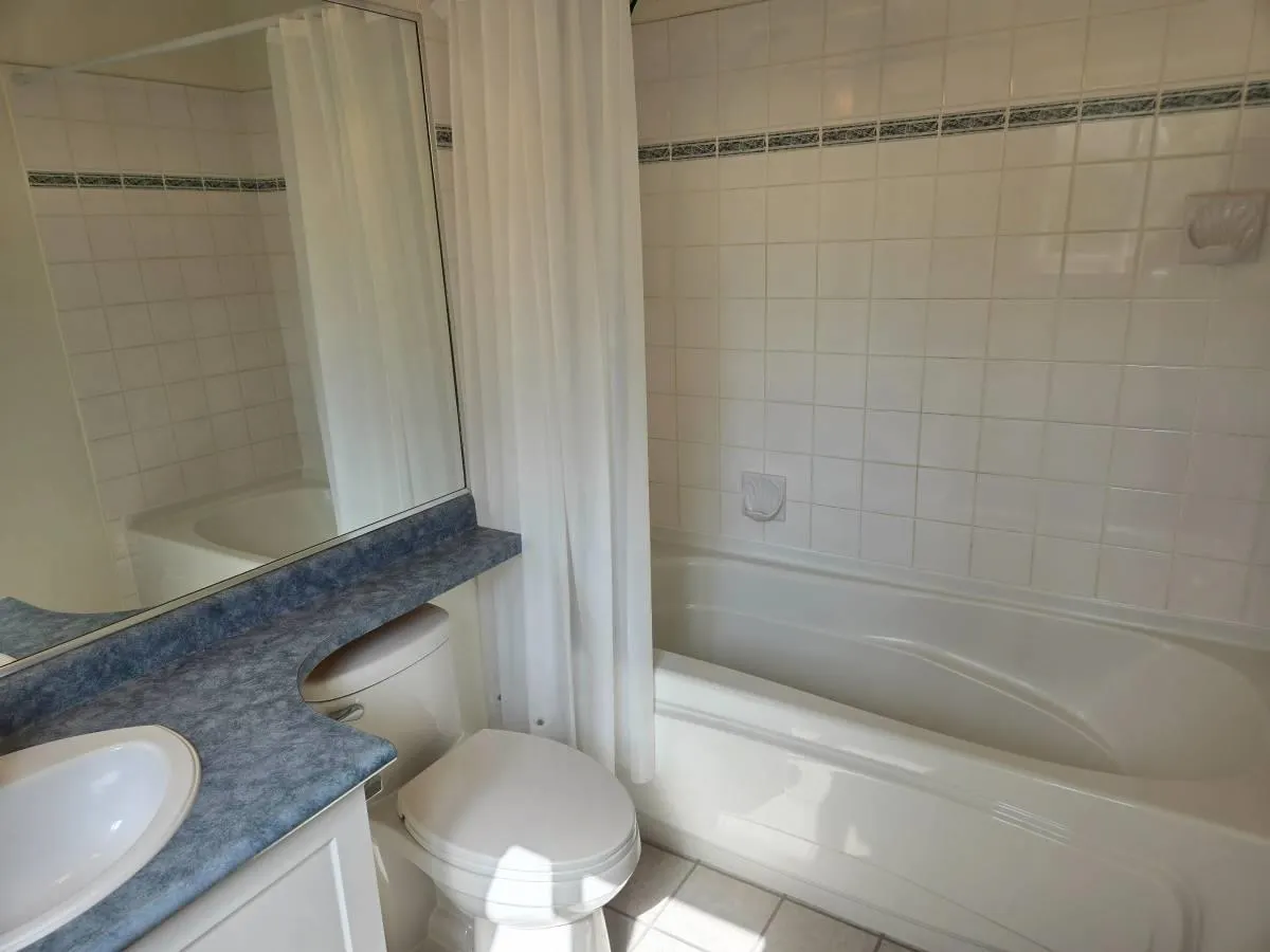 Upper 19836 Fairfield Avenue