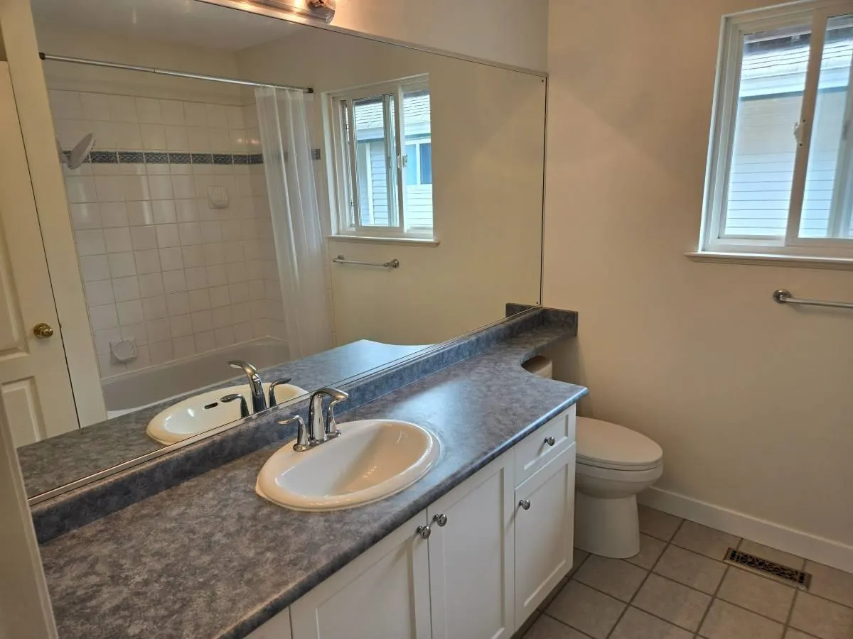 Upper 19836 Fairfield Avenue