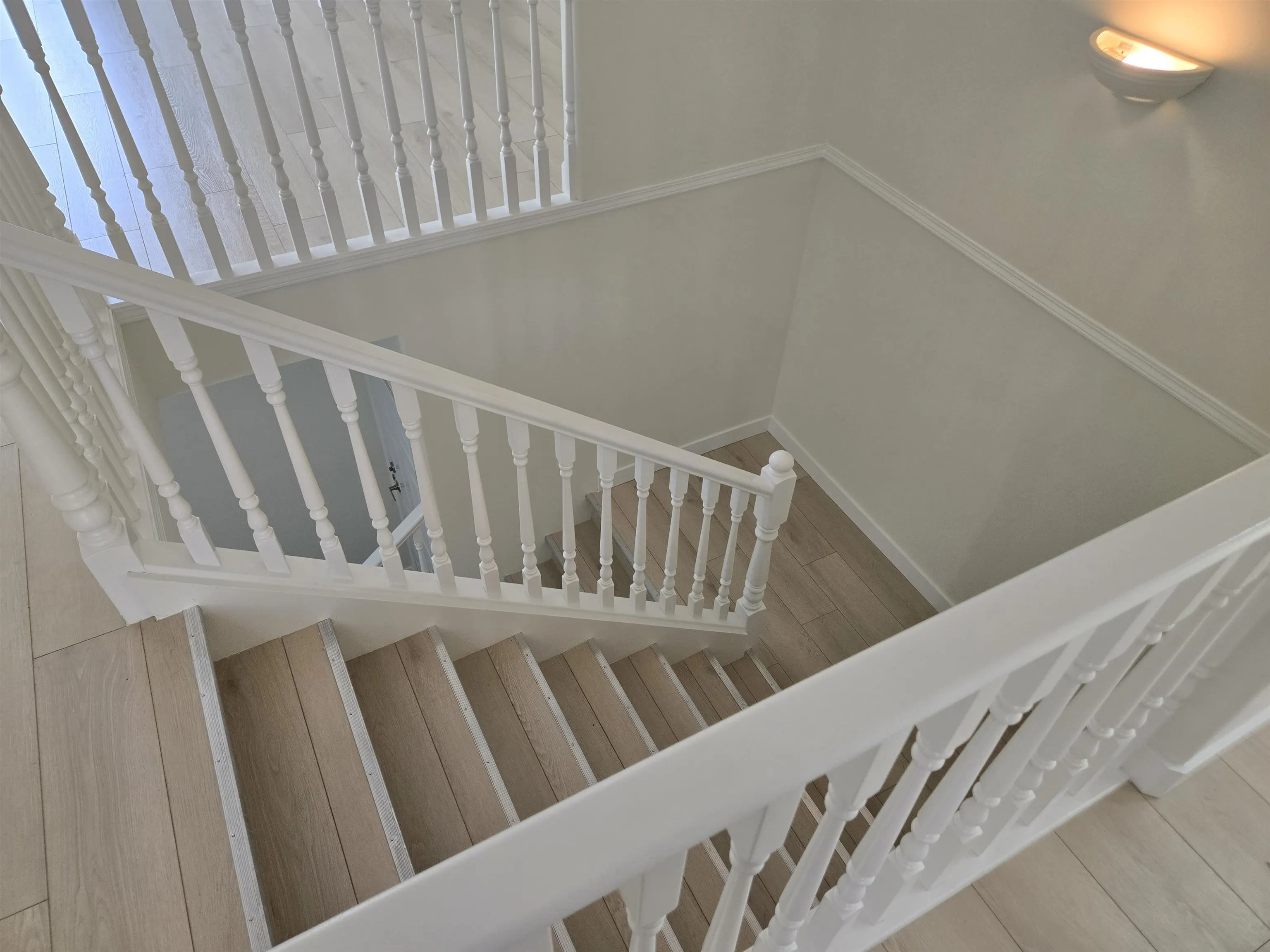 Upper 19836 Fairfield Avenue