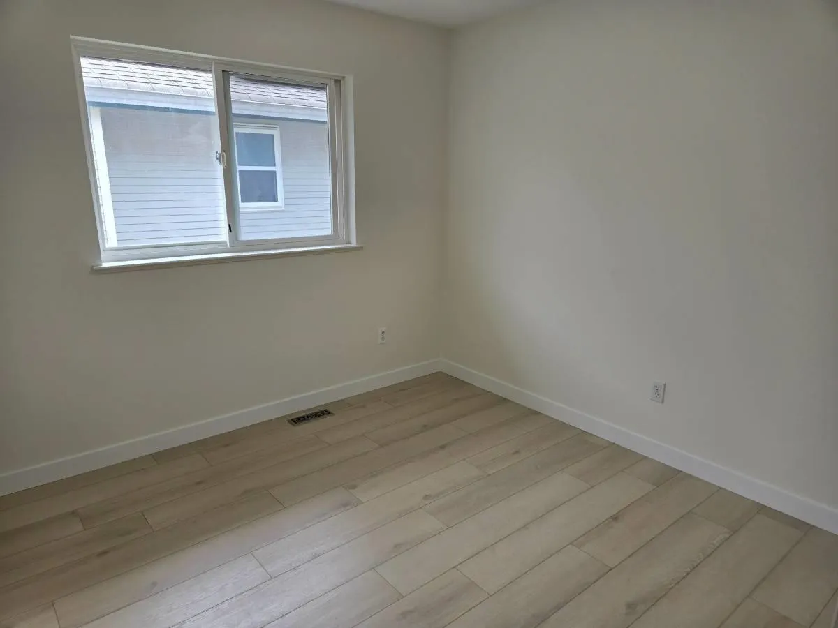 Upper 19836 Fairfield Avenue