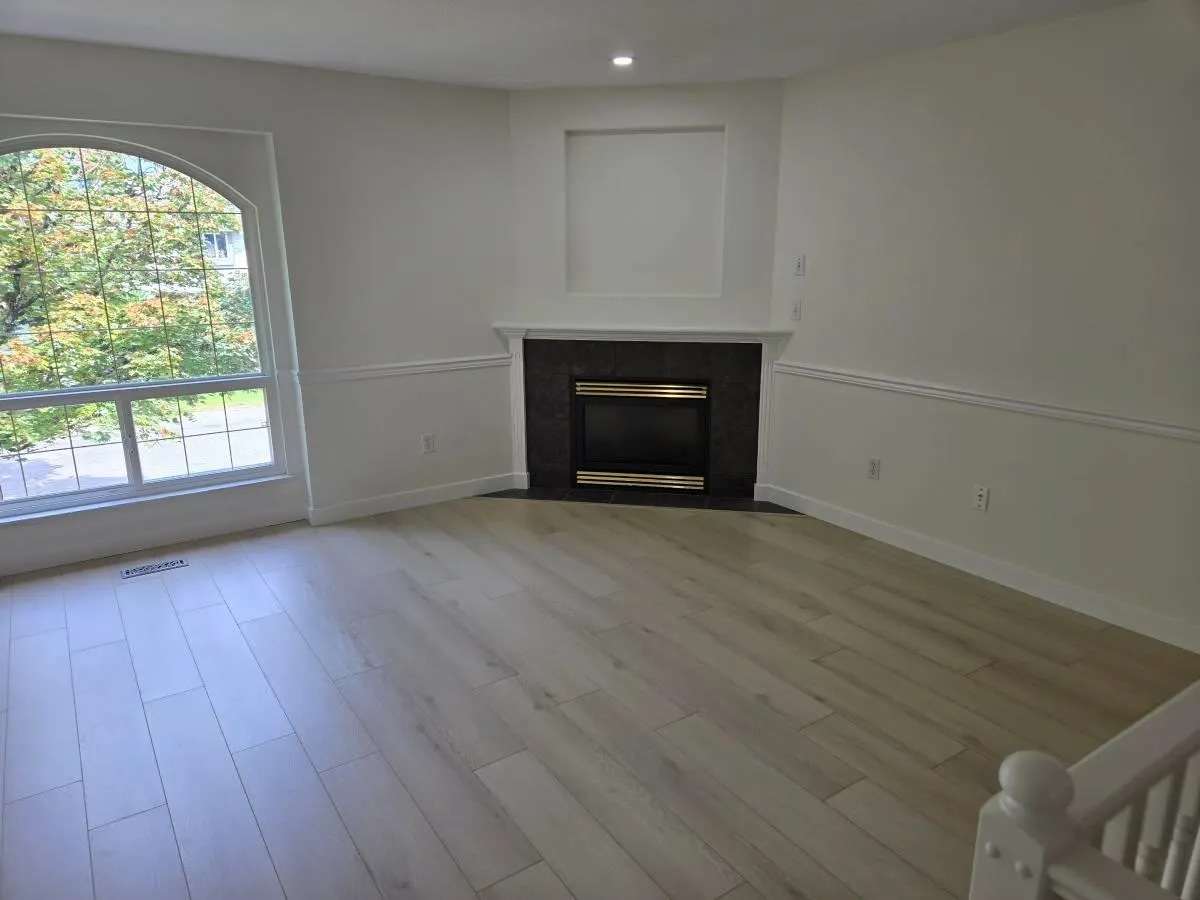 Upper 19836 Fairfield Avenue