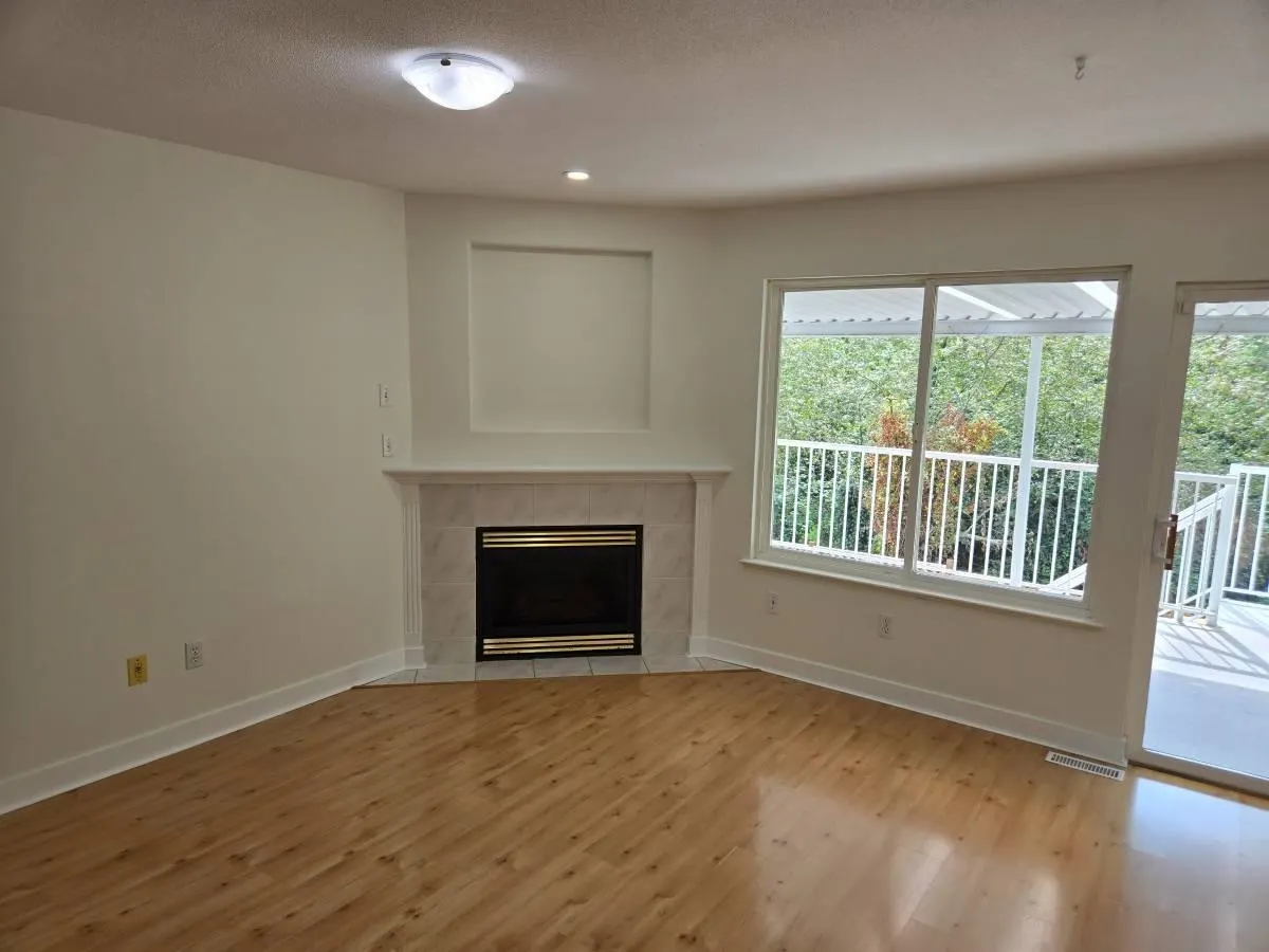 Upper 19836 Fairfield Avenue