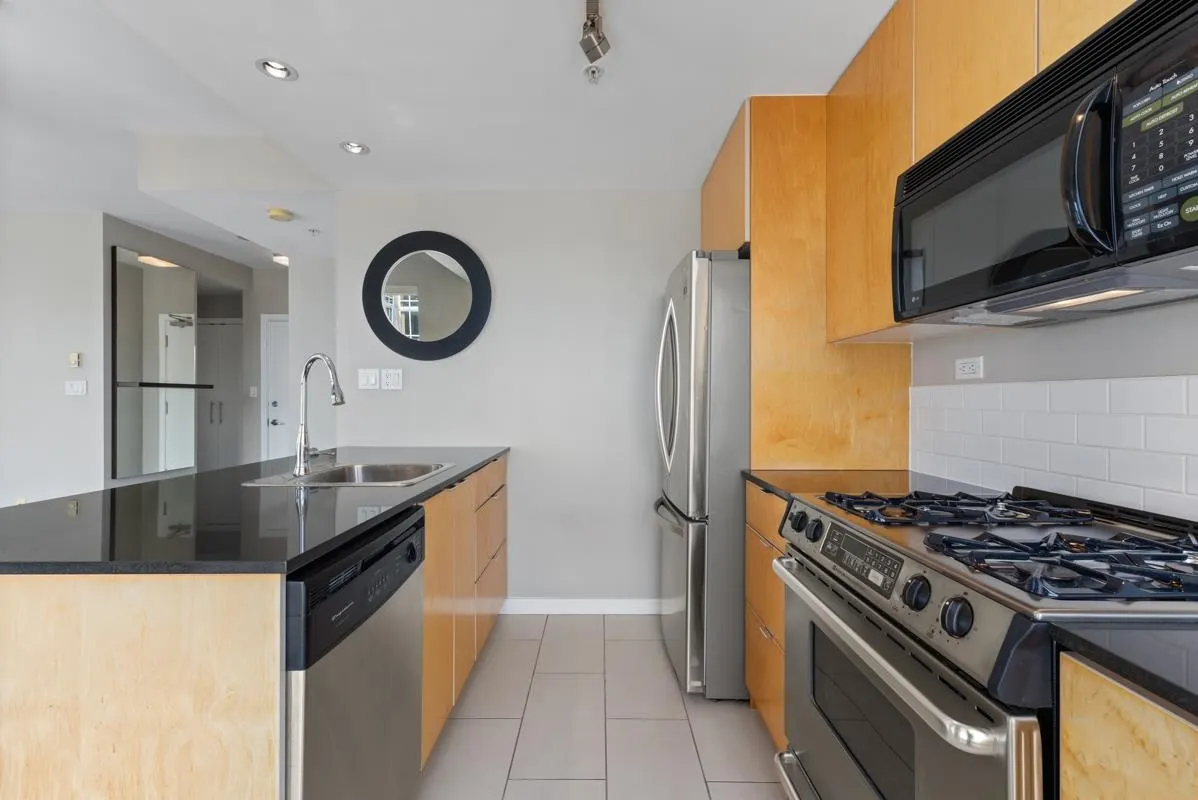 2501 989 Beatty Street