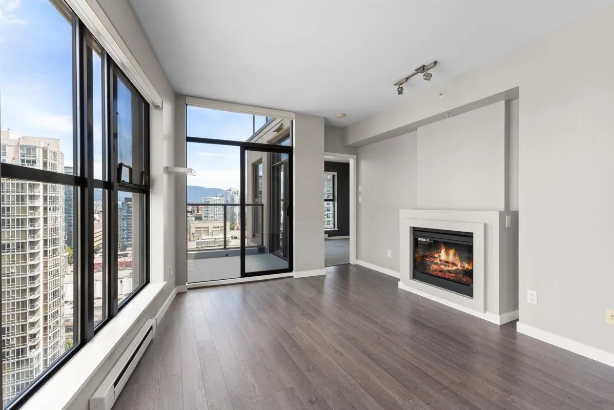 2501 989 Beatty Street